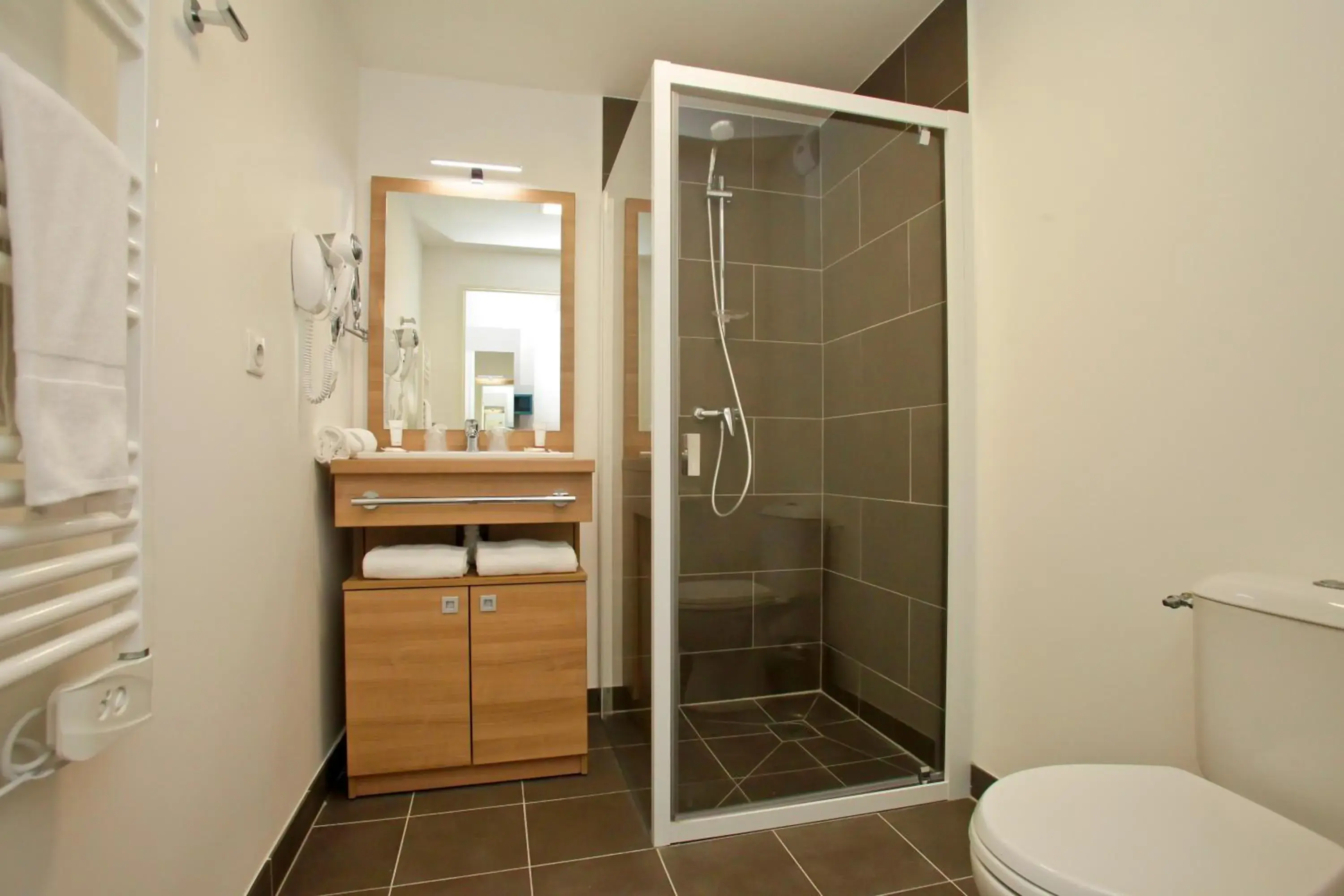 Bathroom in Apparthotel Odalys Paris Reuil