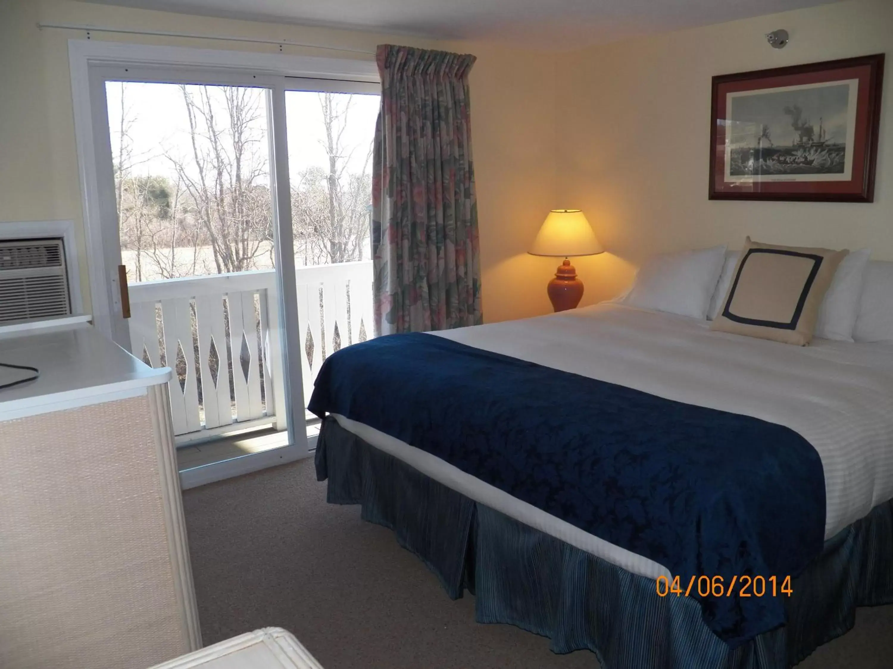 King Room in The Beach Rose Inn King Room in The Beach Rose Inn