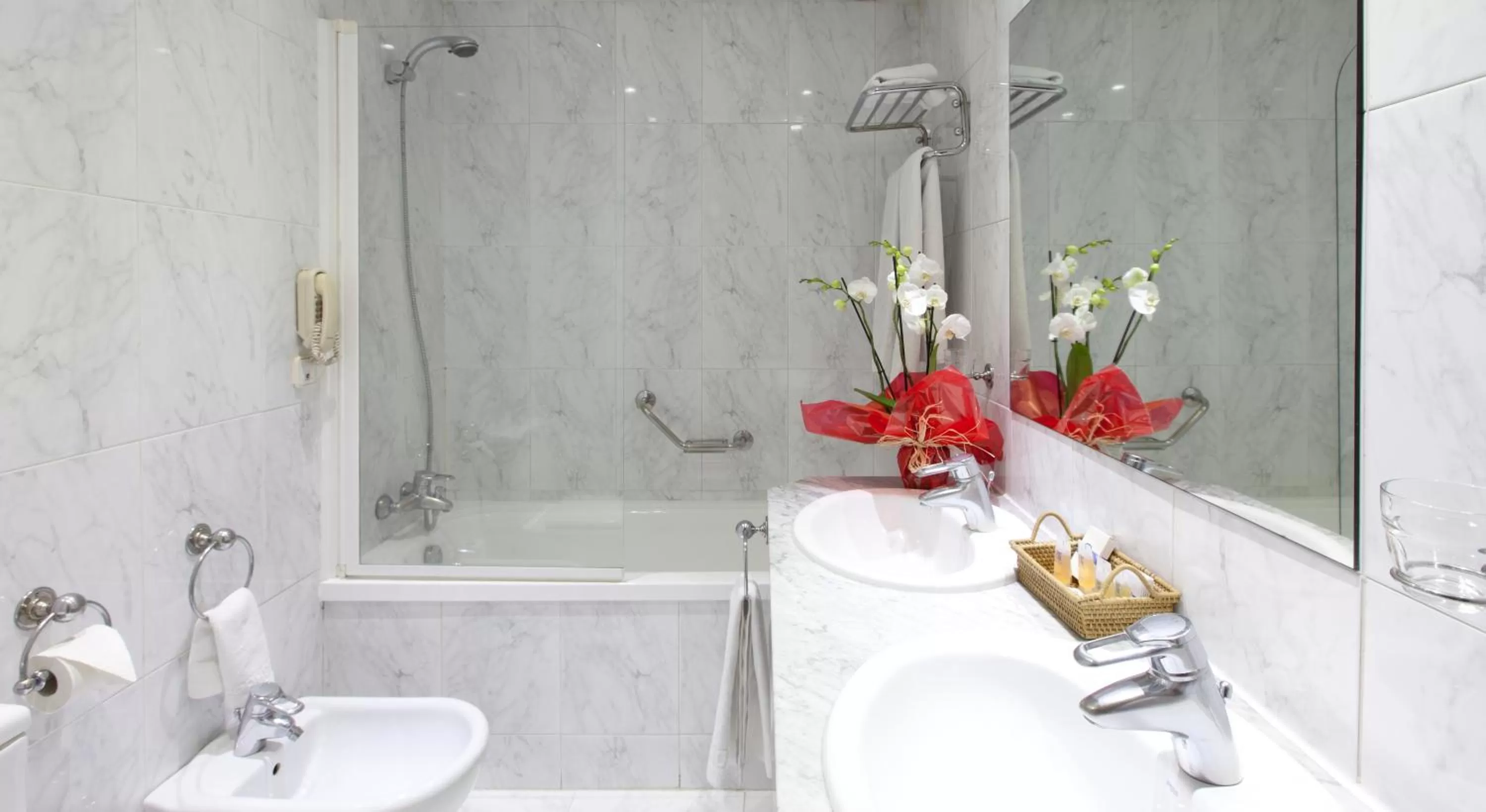 Bathroom in Espahotel Gran Vía