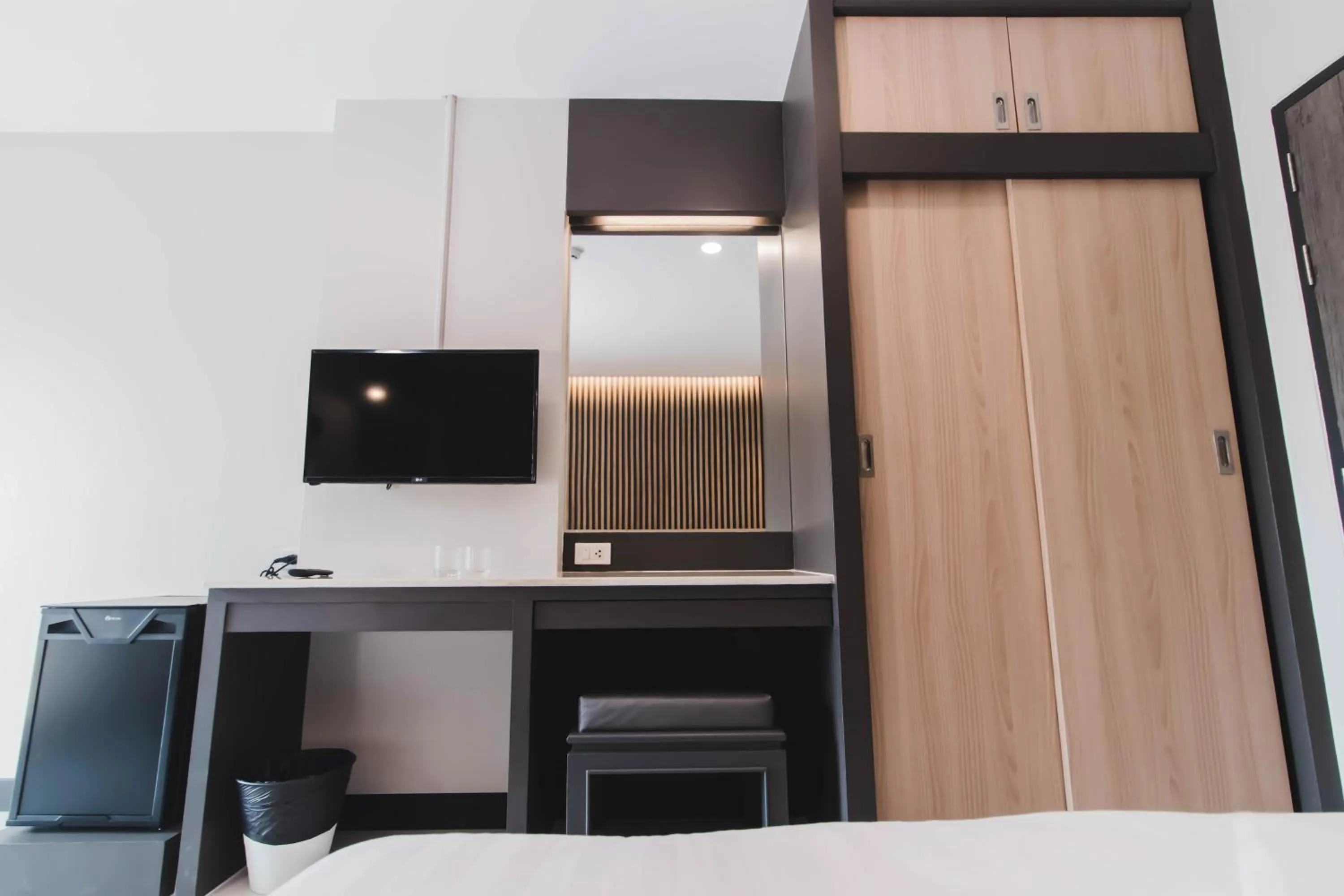 TV and multimedia, Bed in So good Hotel Bangkok