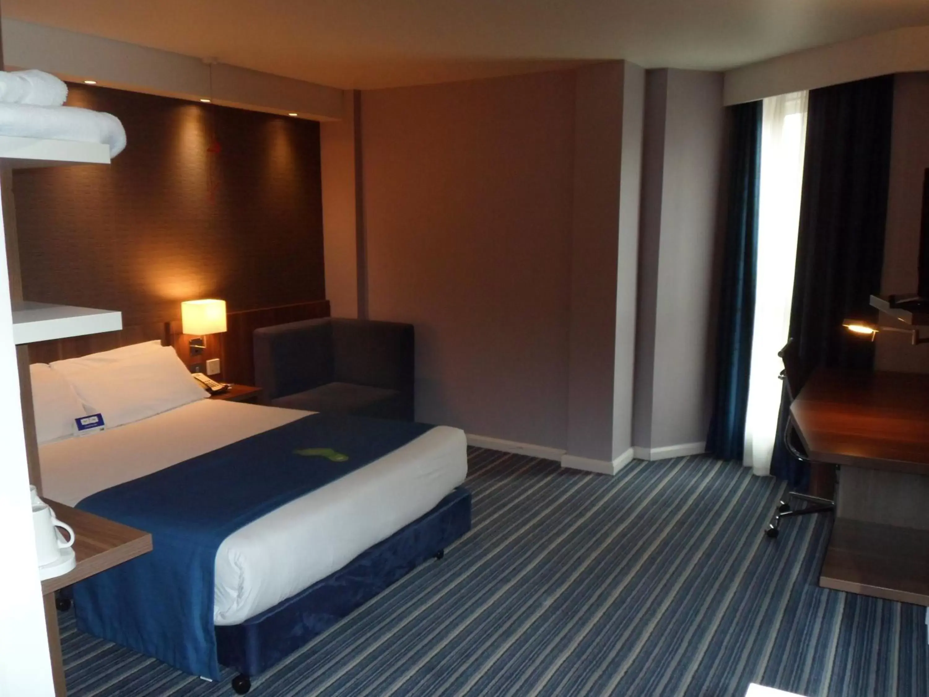 Photo of the whole room, Bed in Holiday Inn Express Windsor, an IHG Hotel