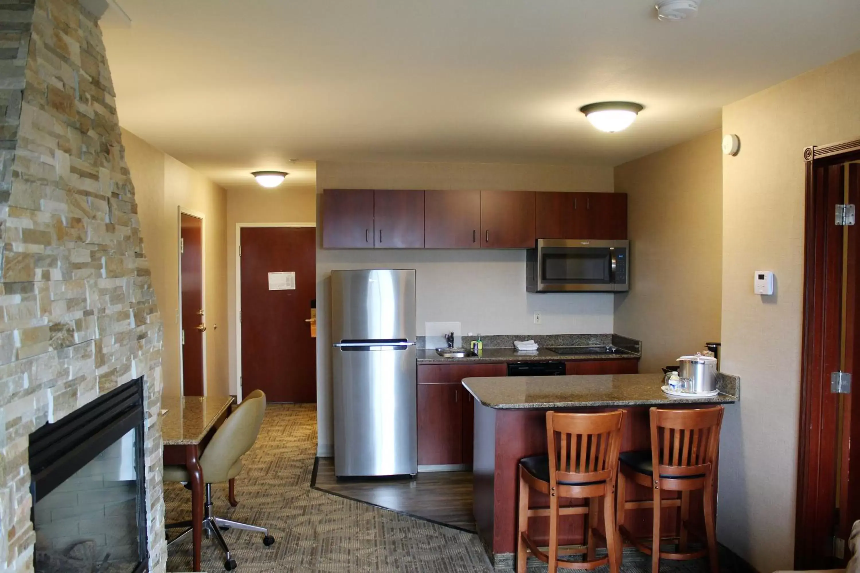 kitchen, Kitchen/Kitchenette in Medallion Inn and Suites