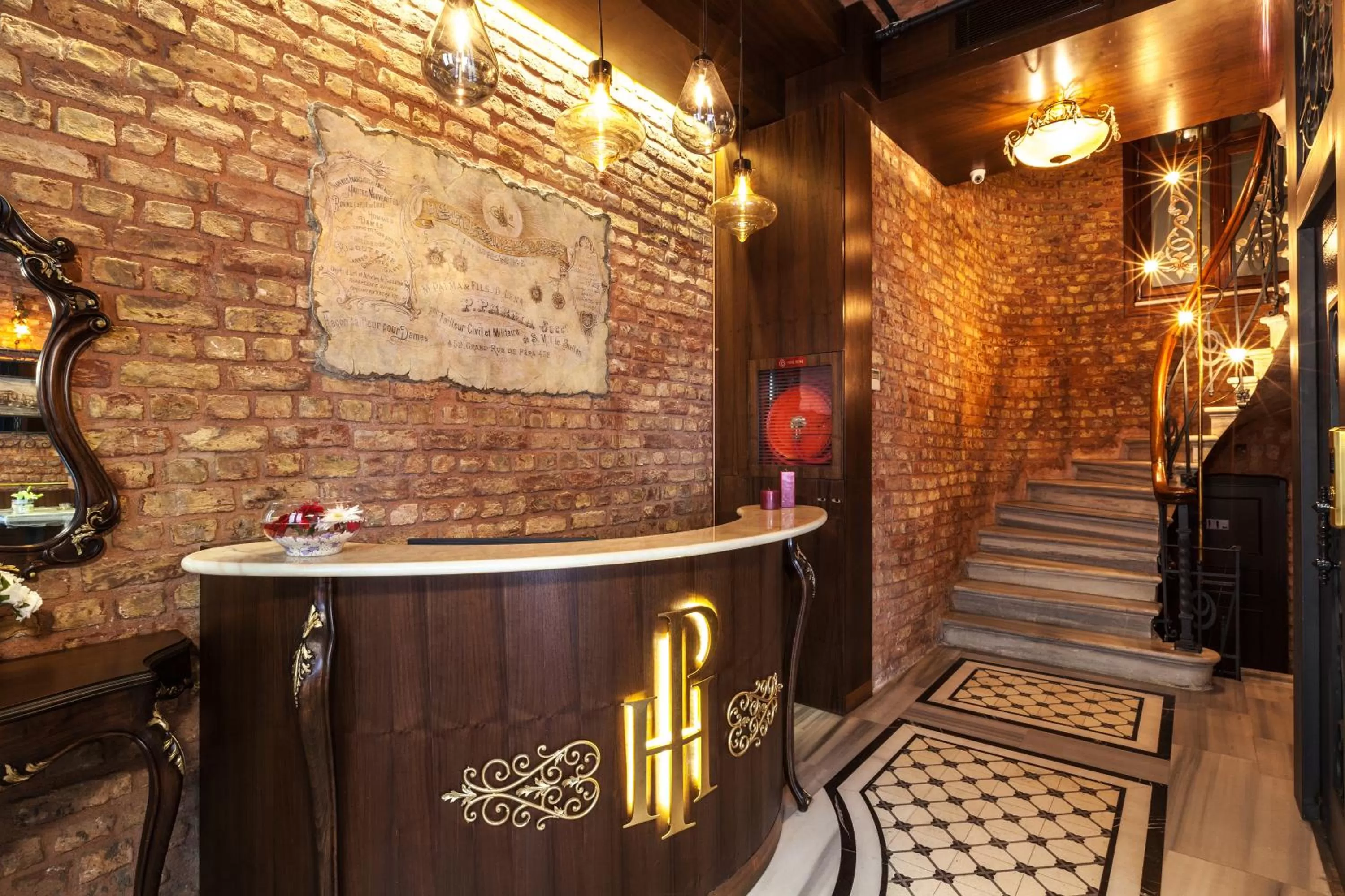 Night in Hotel Pera Parma