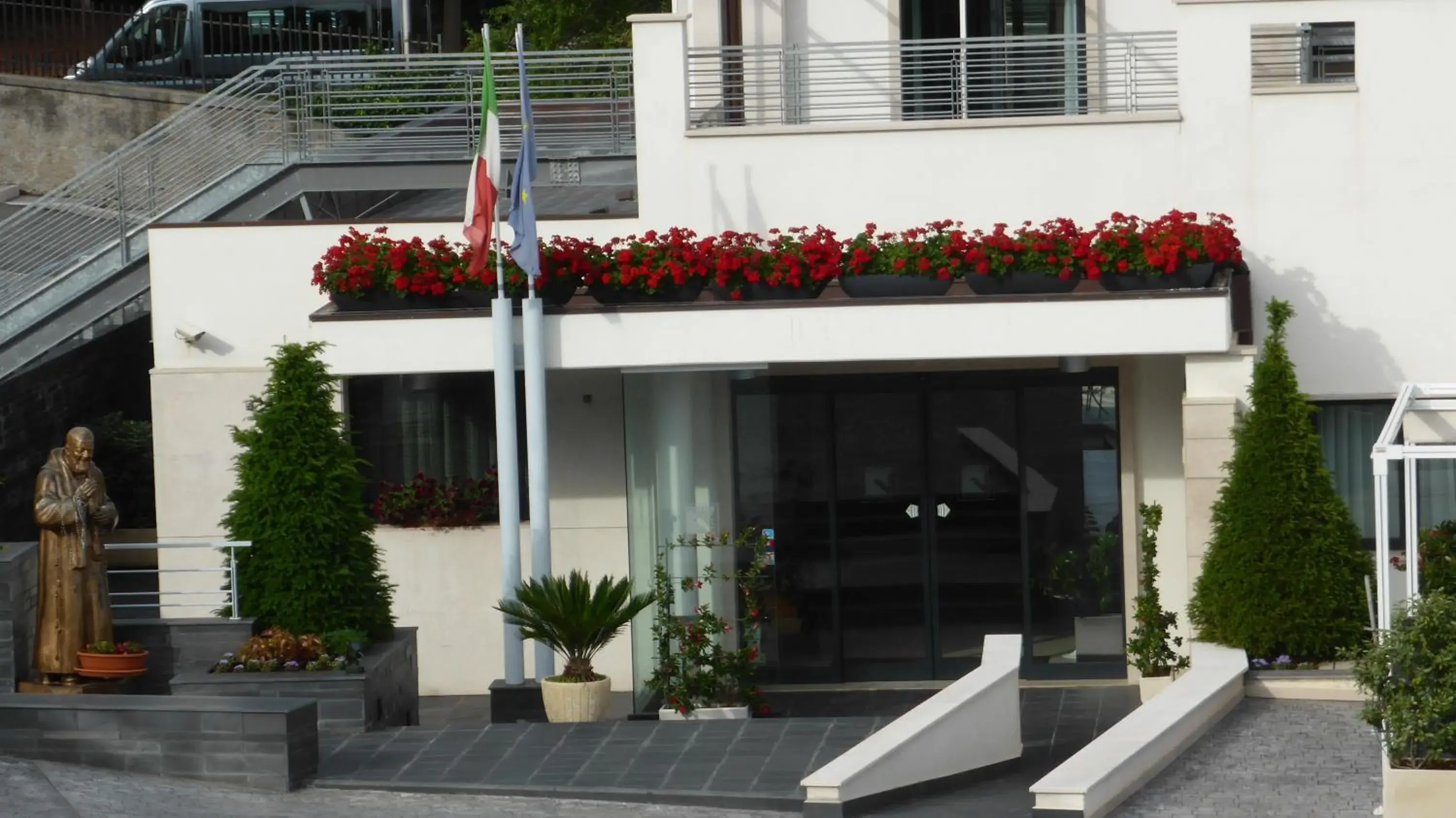 Facade/entrance in Hotel Vittoria