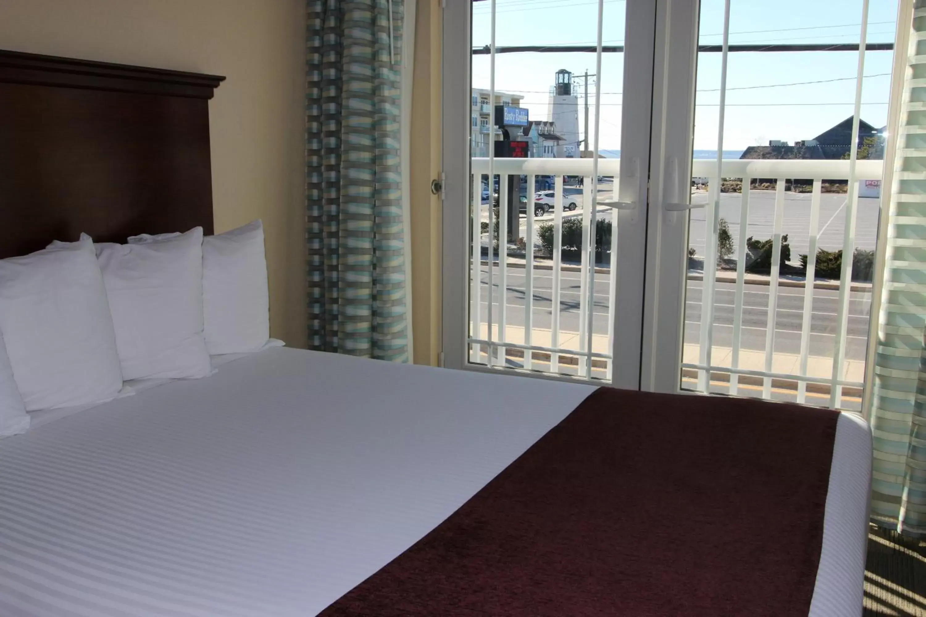 Bedroom, Bed in Gold Leaf Hotel of Dewey