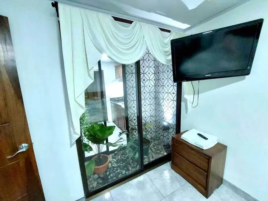 Bedroom, TV/Entertainment Center in Airport SJO Residence - Edward & Familia Inn
