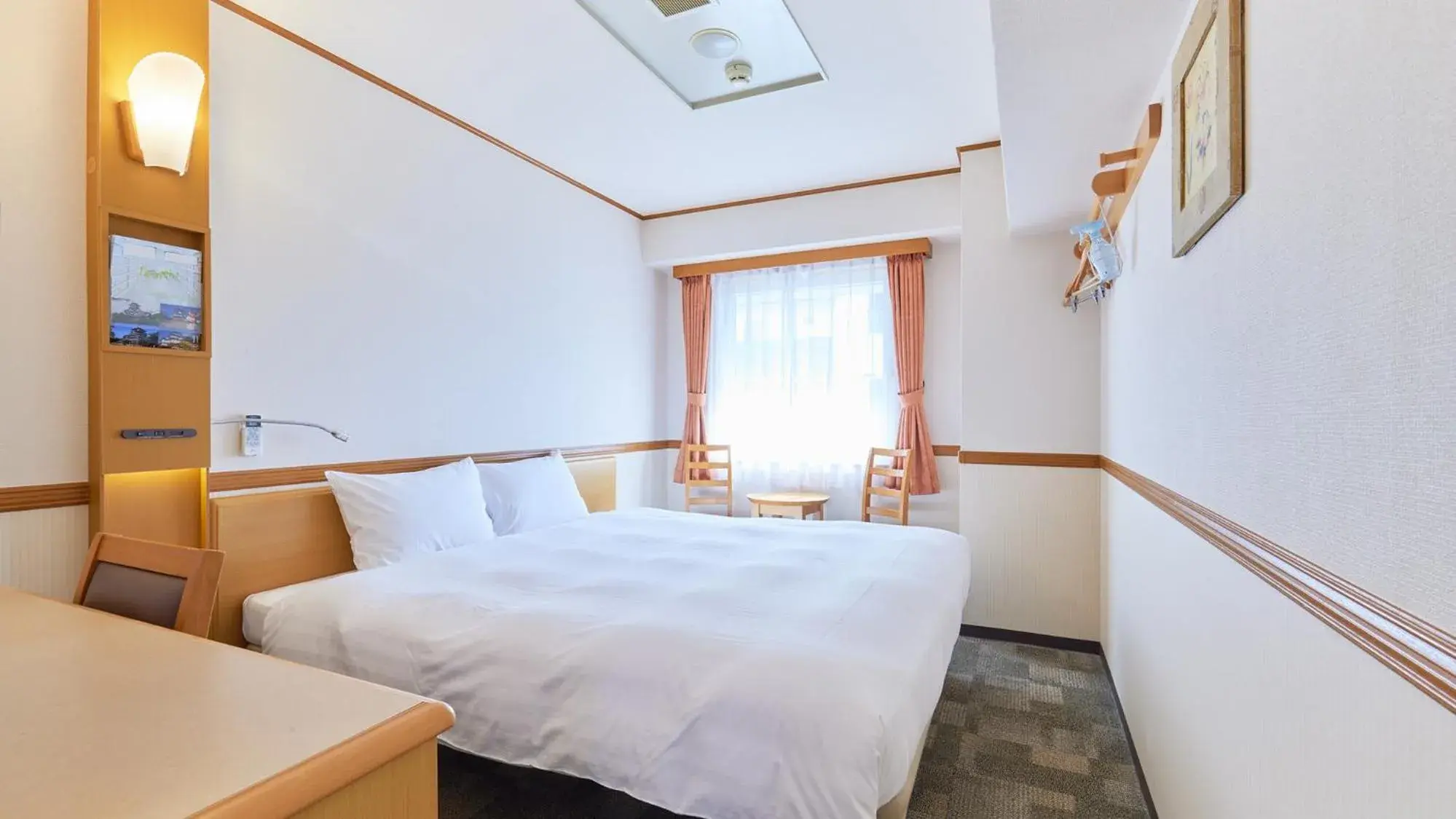 Bedroom, Bed in Toyoko Inn Shin-takaoka-eki Shinkansen Minami-guchi