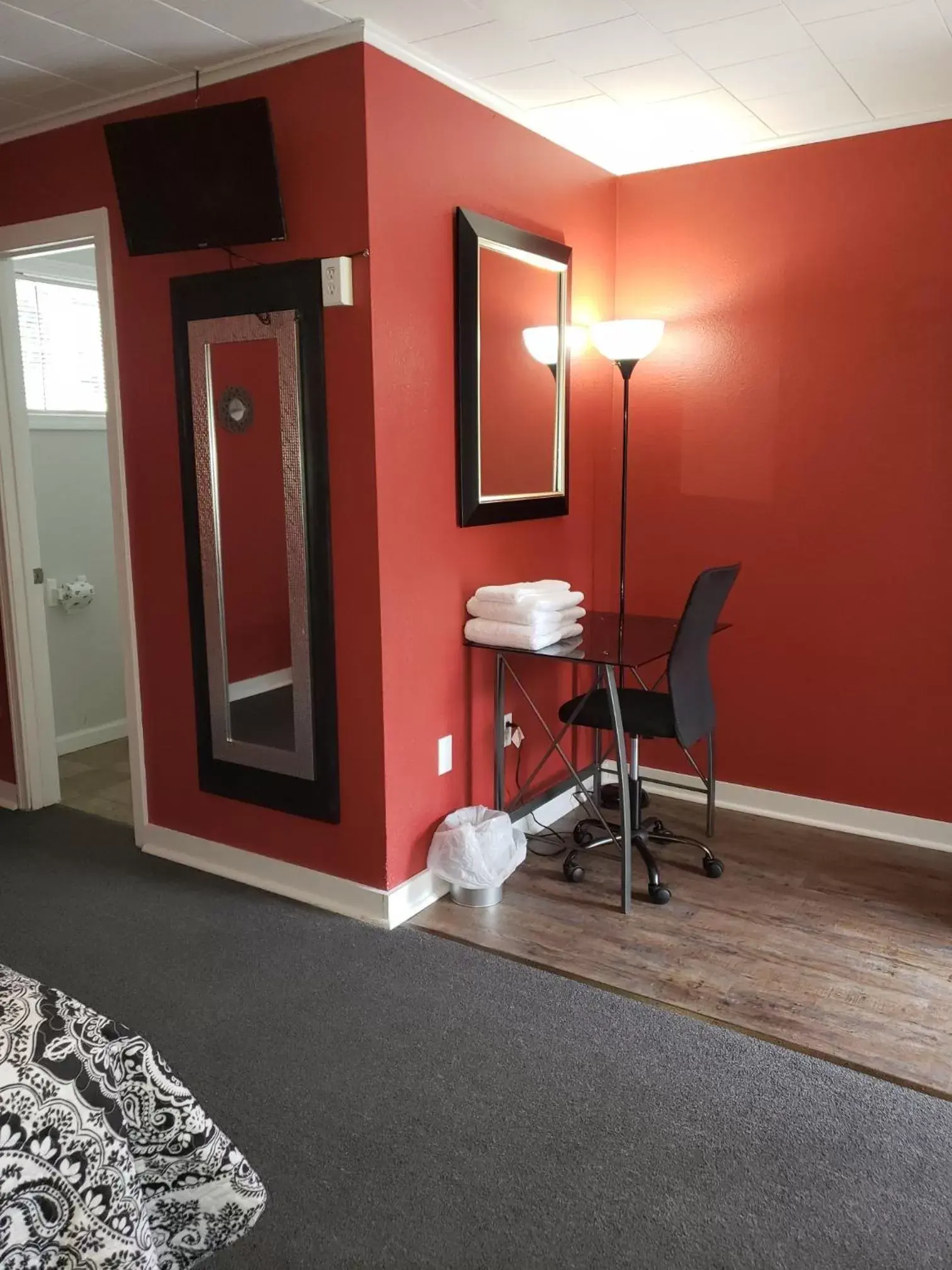 Standard King Room in Blue Ridge Motel Standard King Room in Blue Ridge Motel