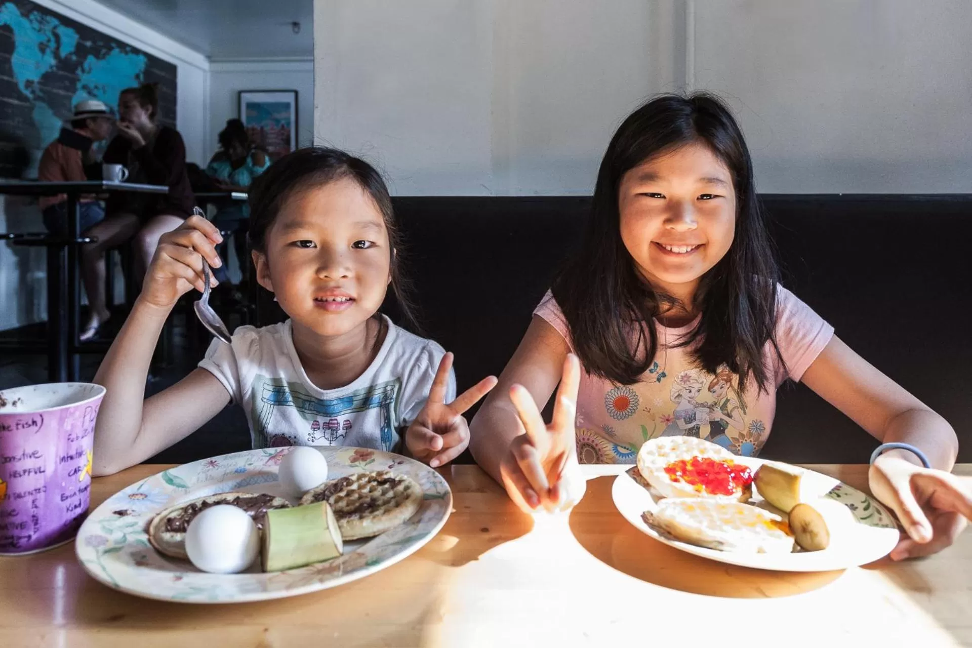 People in Ocean Island Inn | Backpackers | Suites