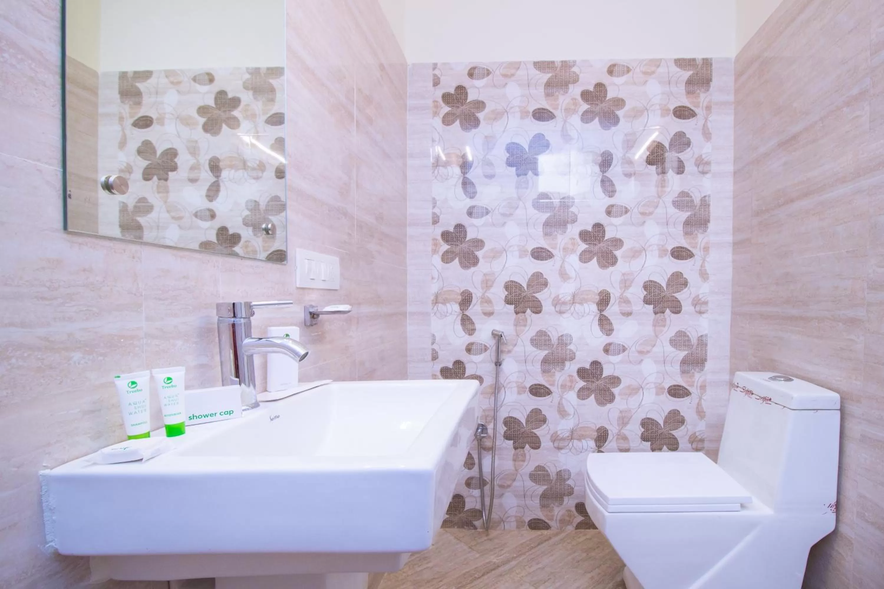 Bathroom in Itsy Hotels Arastu Inn