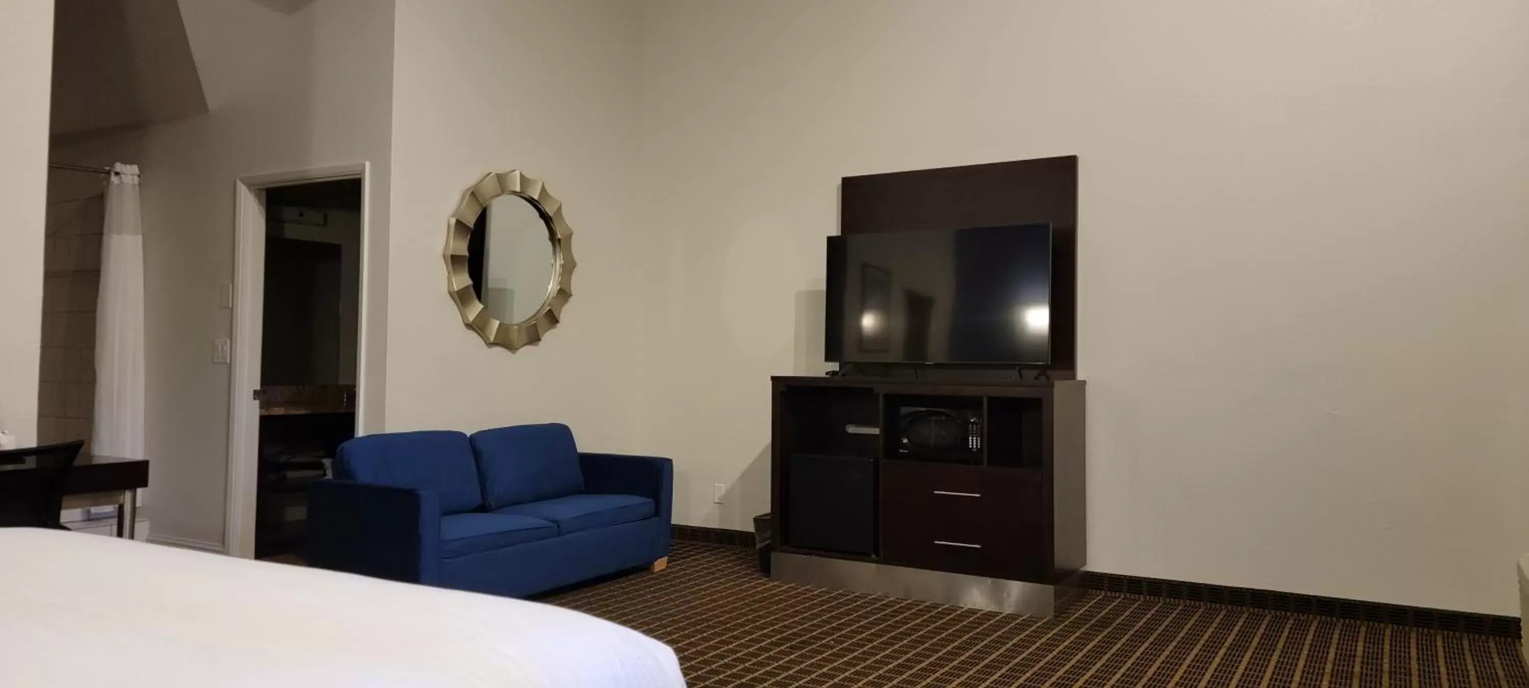 TV and multimedia, TV/Entertainment Center in Hotel Solares