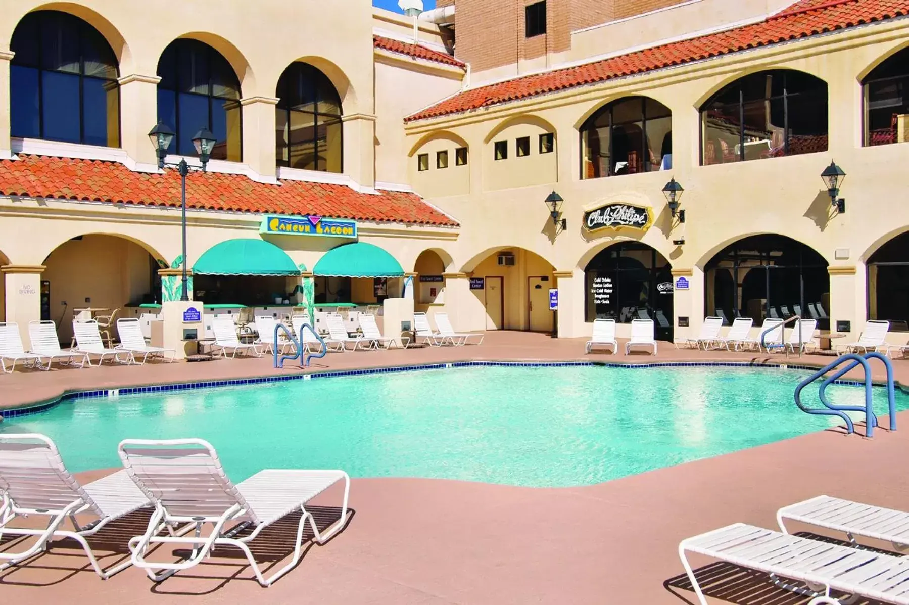 Swimming Pool in Harrah's Laughlin Beach Resort & Casino