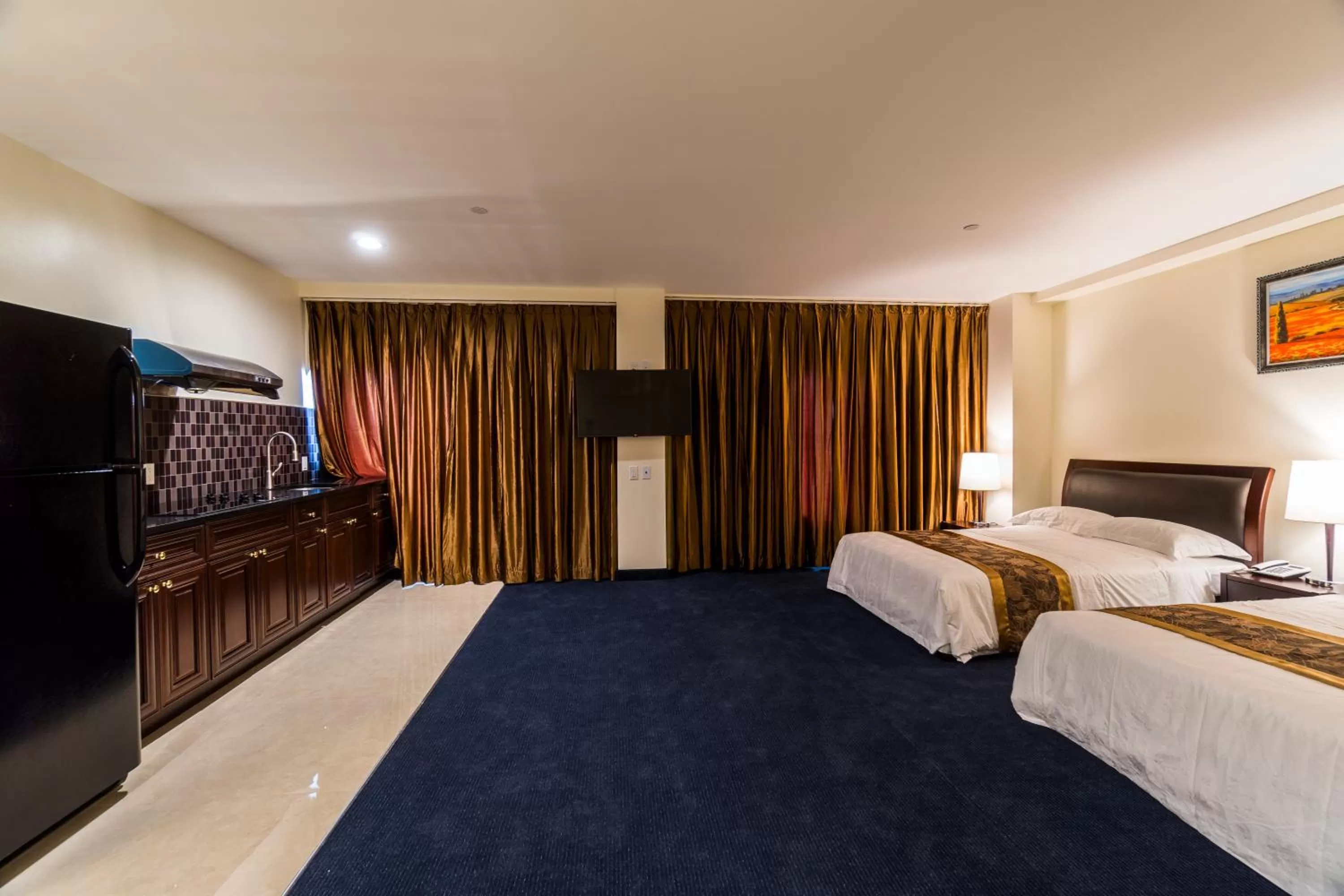 Kitchen or kitchenette, Bed in John Hotel