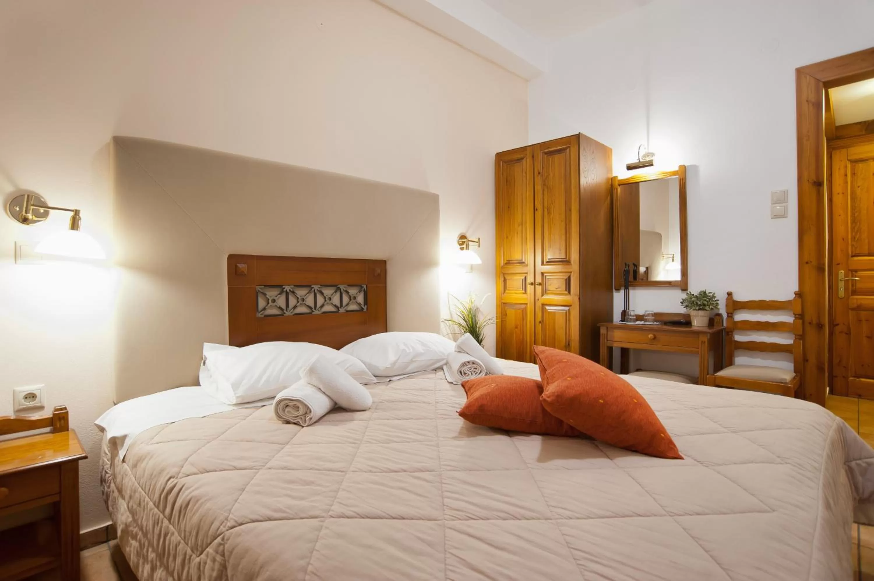 Photo of the whole room, Bed in Pan Hotel