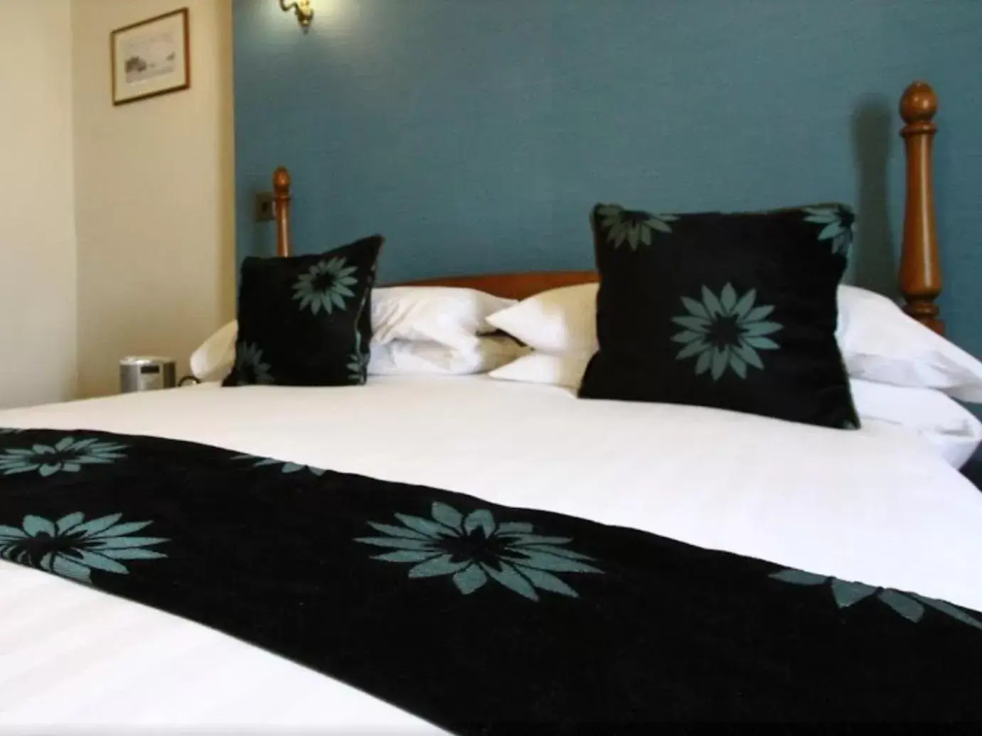 Deluxe Double Room with Shower in The Railway Inn