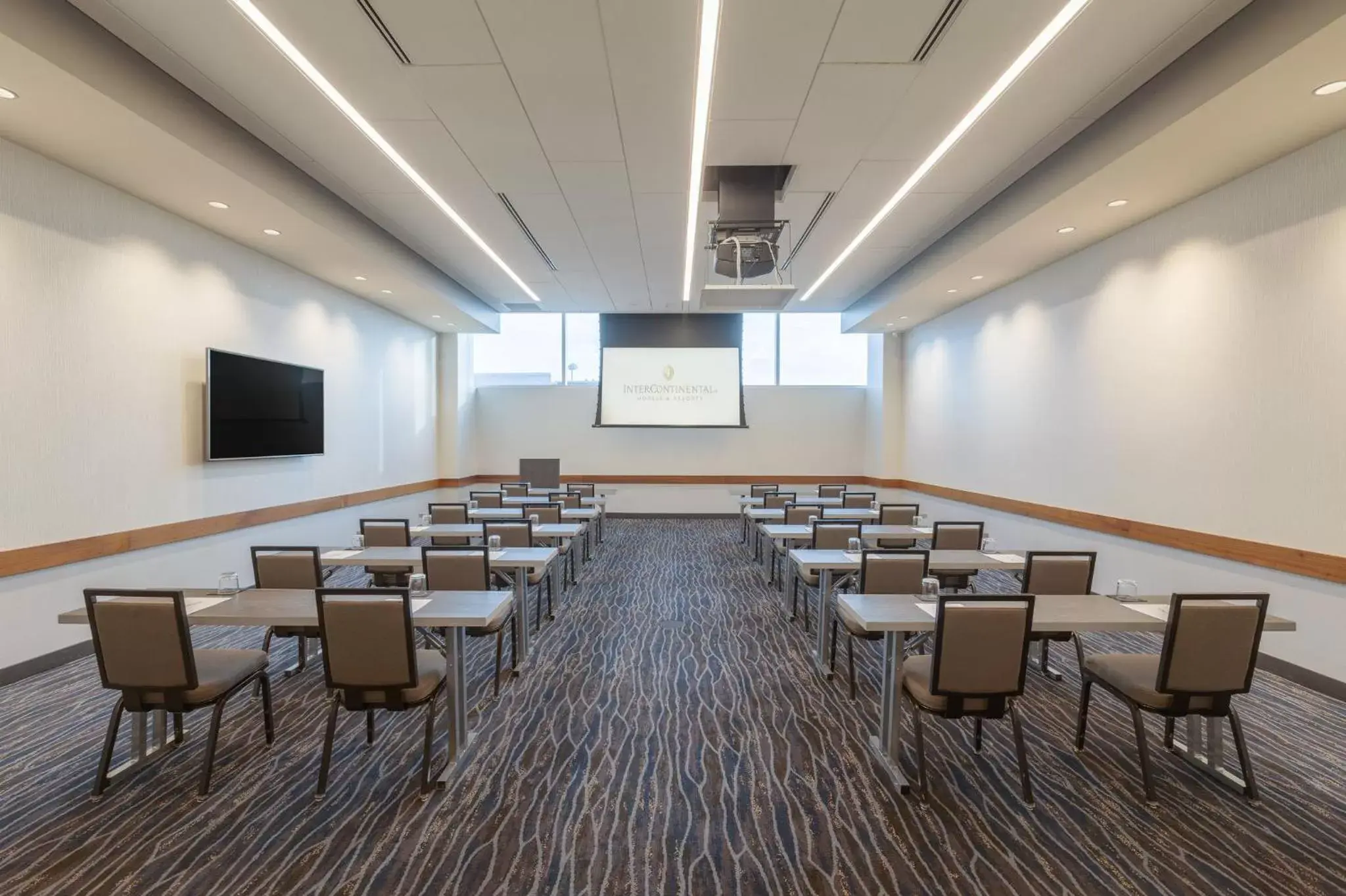 Meeting/conference room in InterContinental Minneapolis - St. Paul Airport, an IHG Hotel