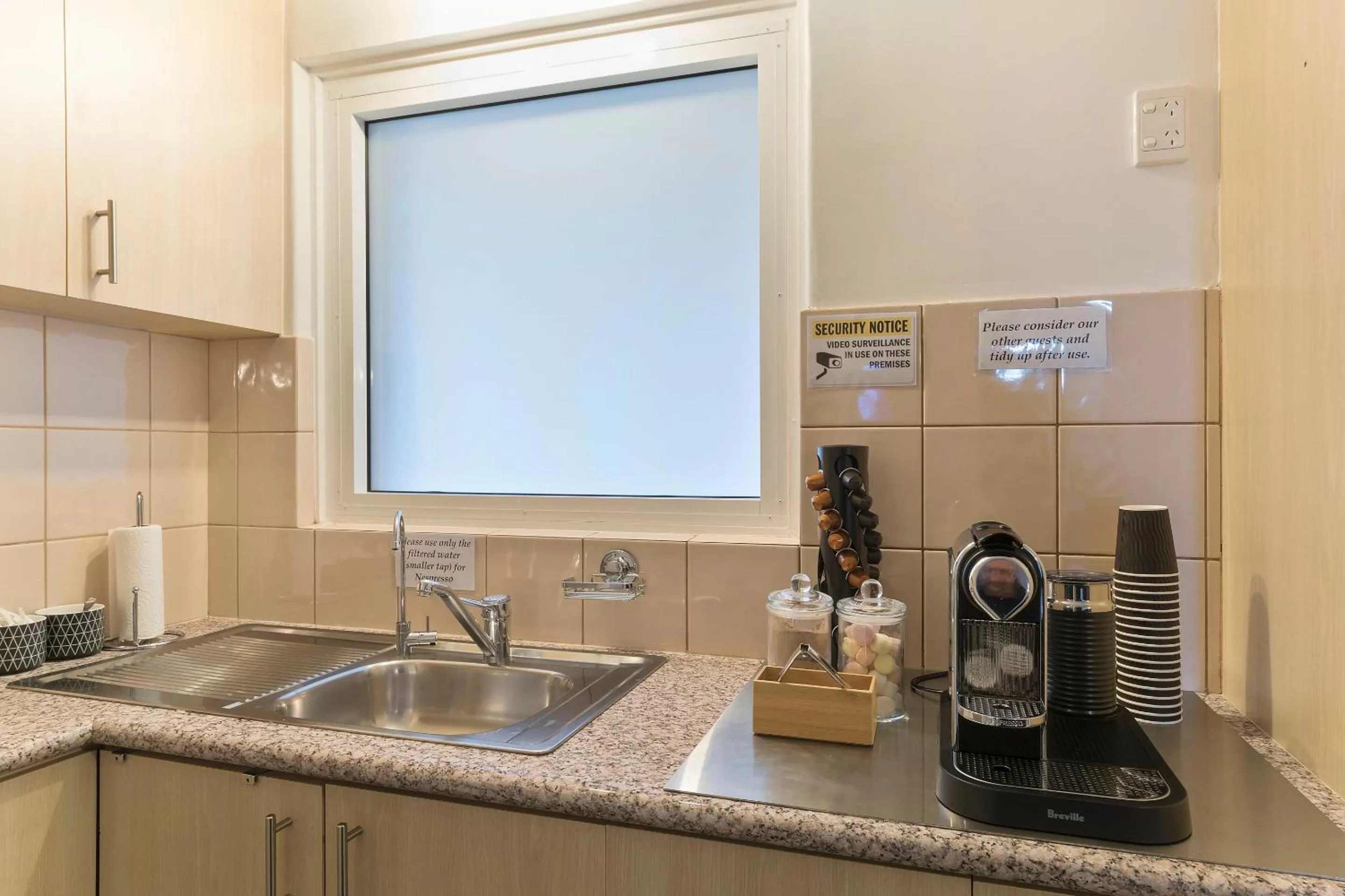 Food and drinks in The Peninsula Riverside Serviced Apartments