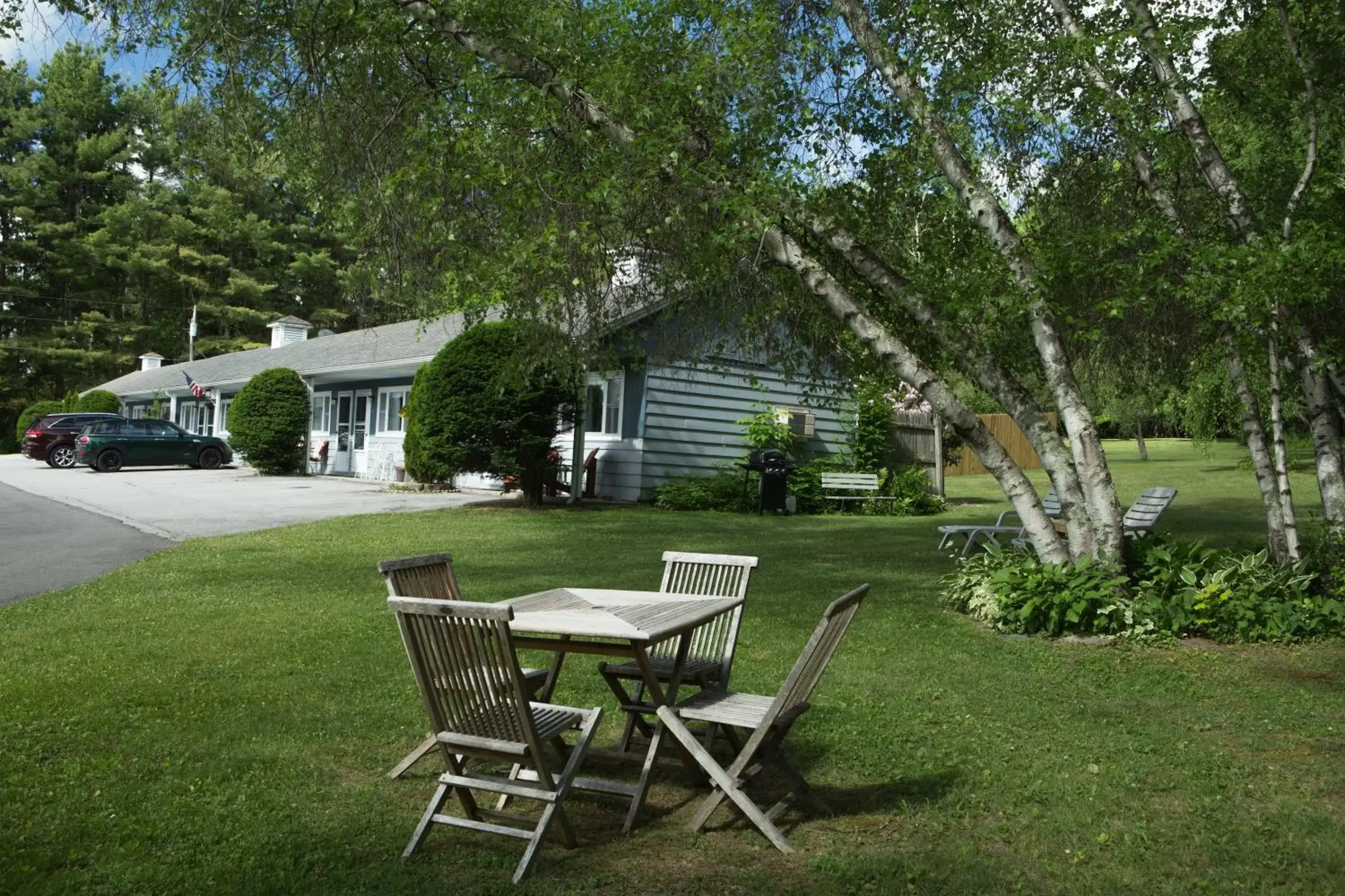 Property building, Garden in Governor's Rock Motel