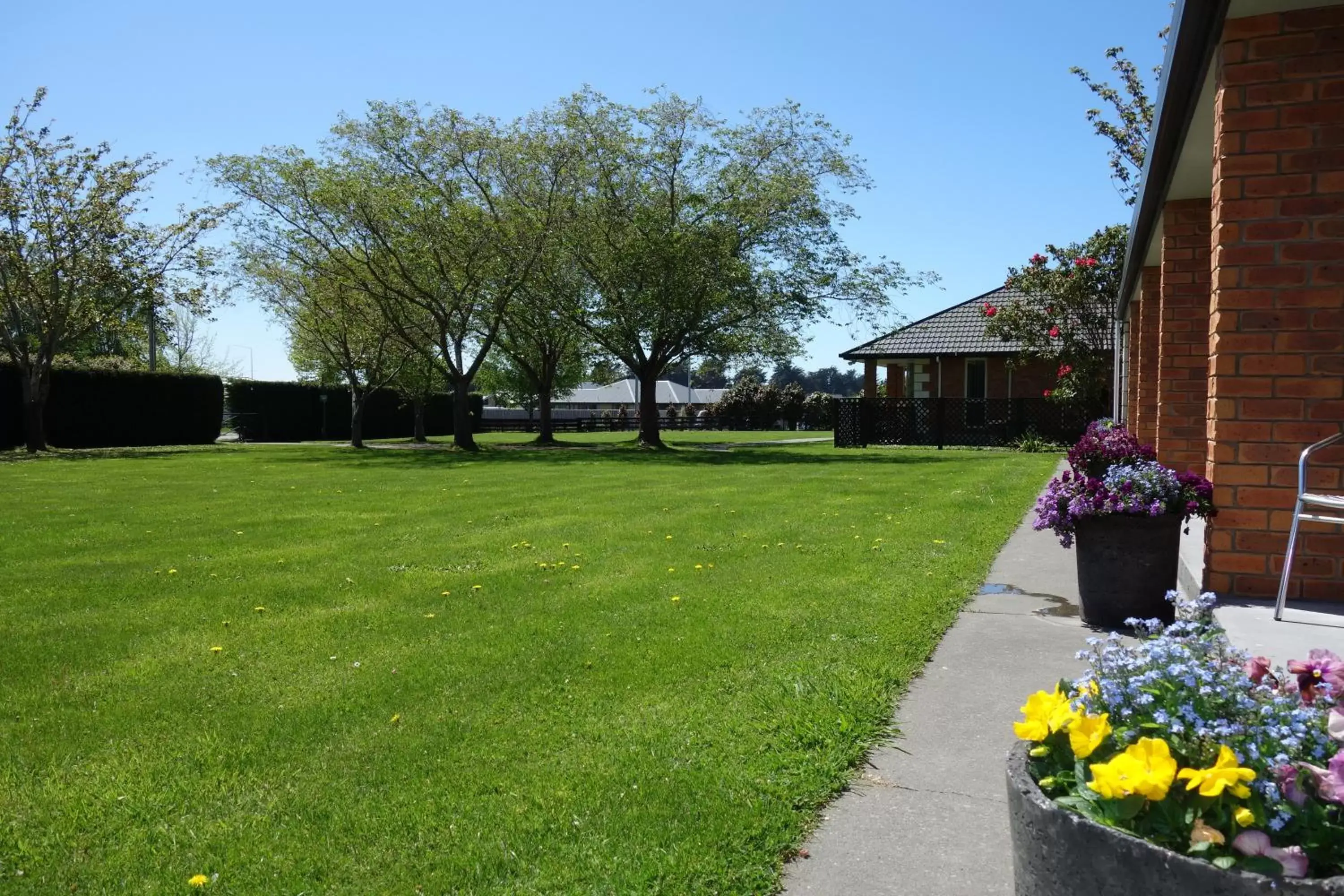 Garden in Northwood Motor Lodge