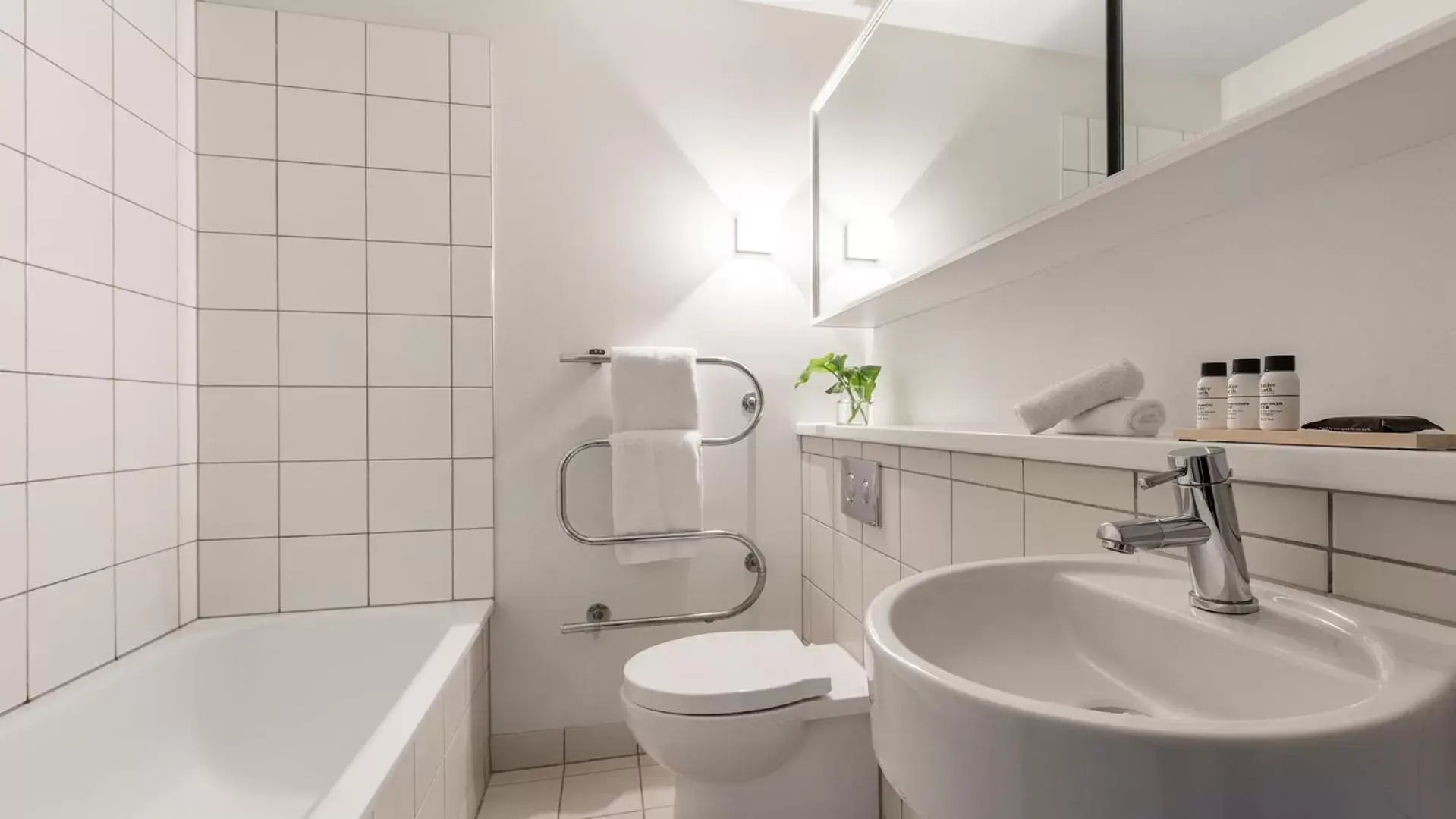 Toilet, Bathroom in Auckland Harbour Suites