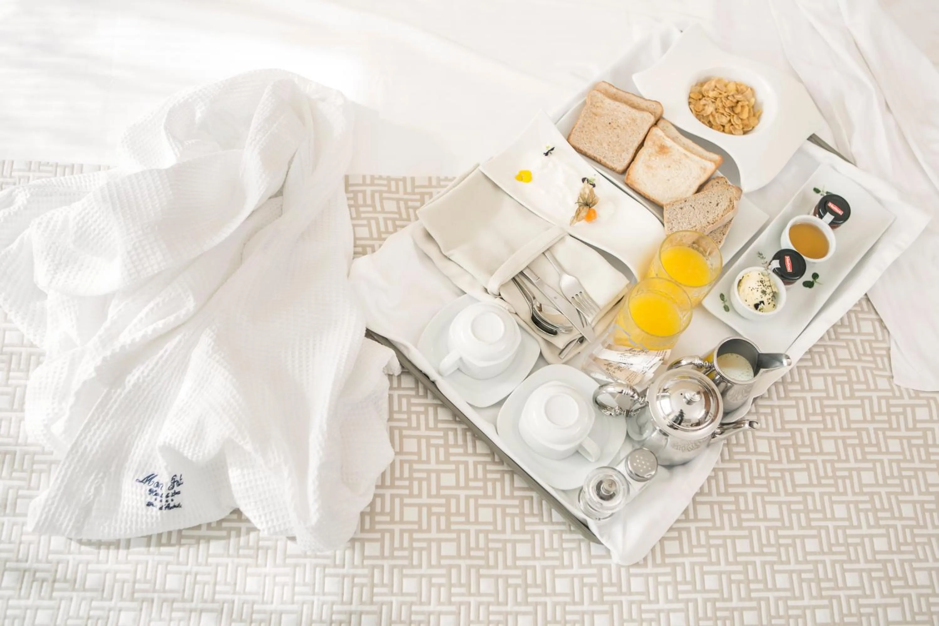 Food and drinks in Mon Port Hotel & Spa