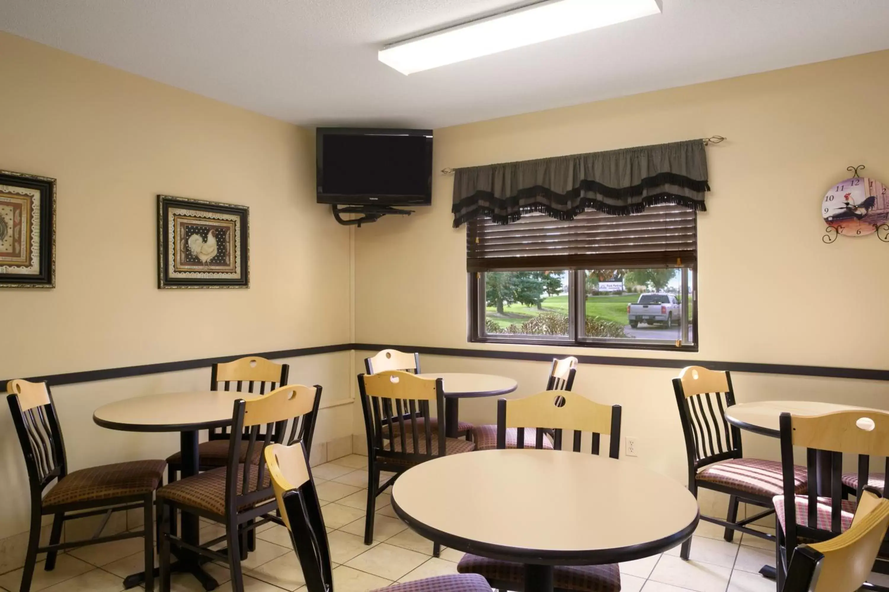 Continental breakfast, Restaurant/Places to Eat in Super 8 by Wyndham Alexandria MN