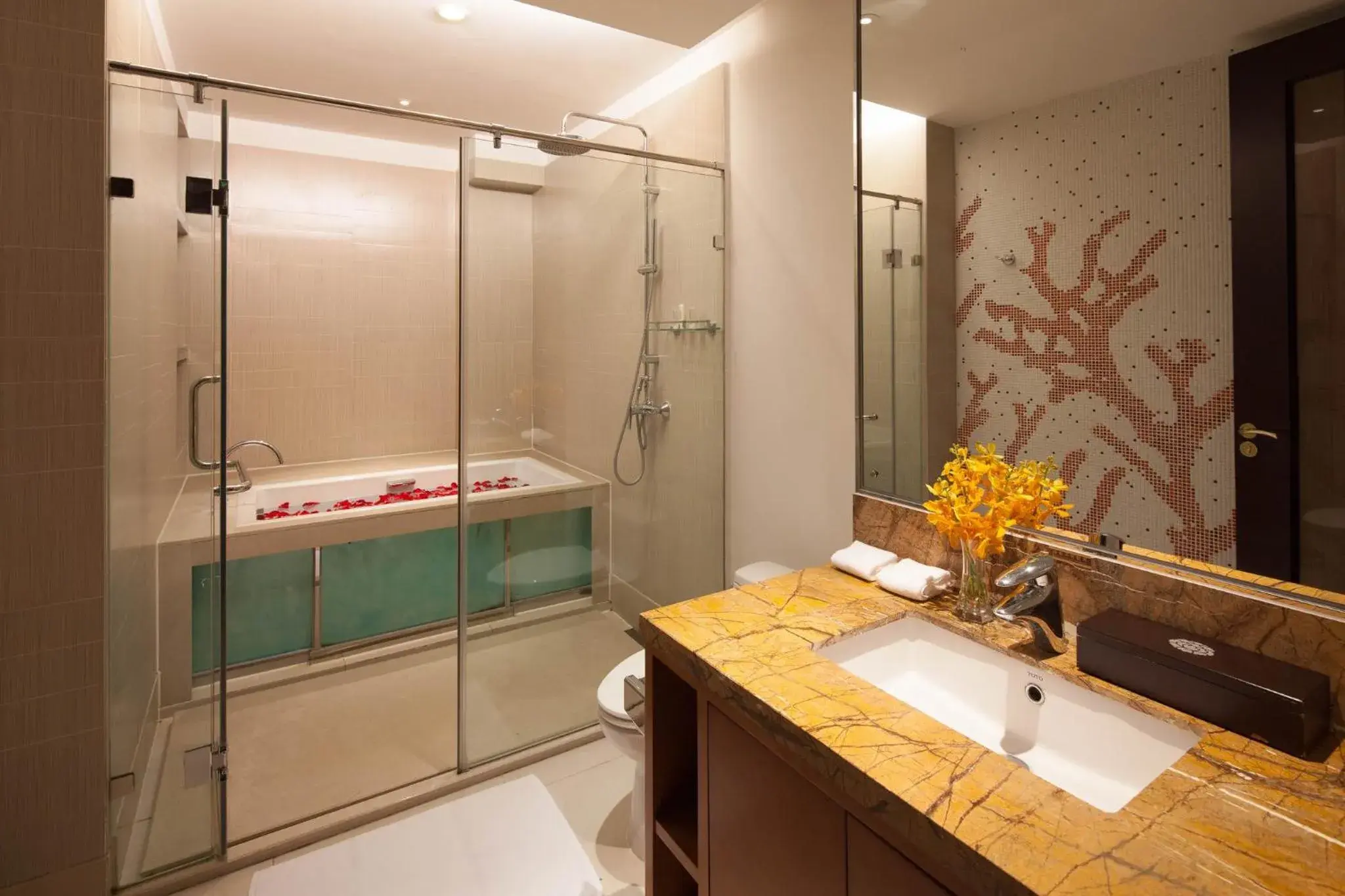 Bathroom in Holiday Inn Beijing Shijingshan Parkview, an IHG Hotel