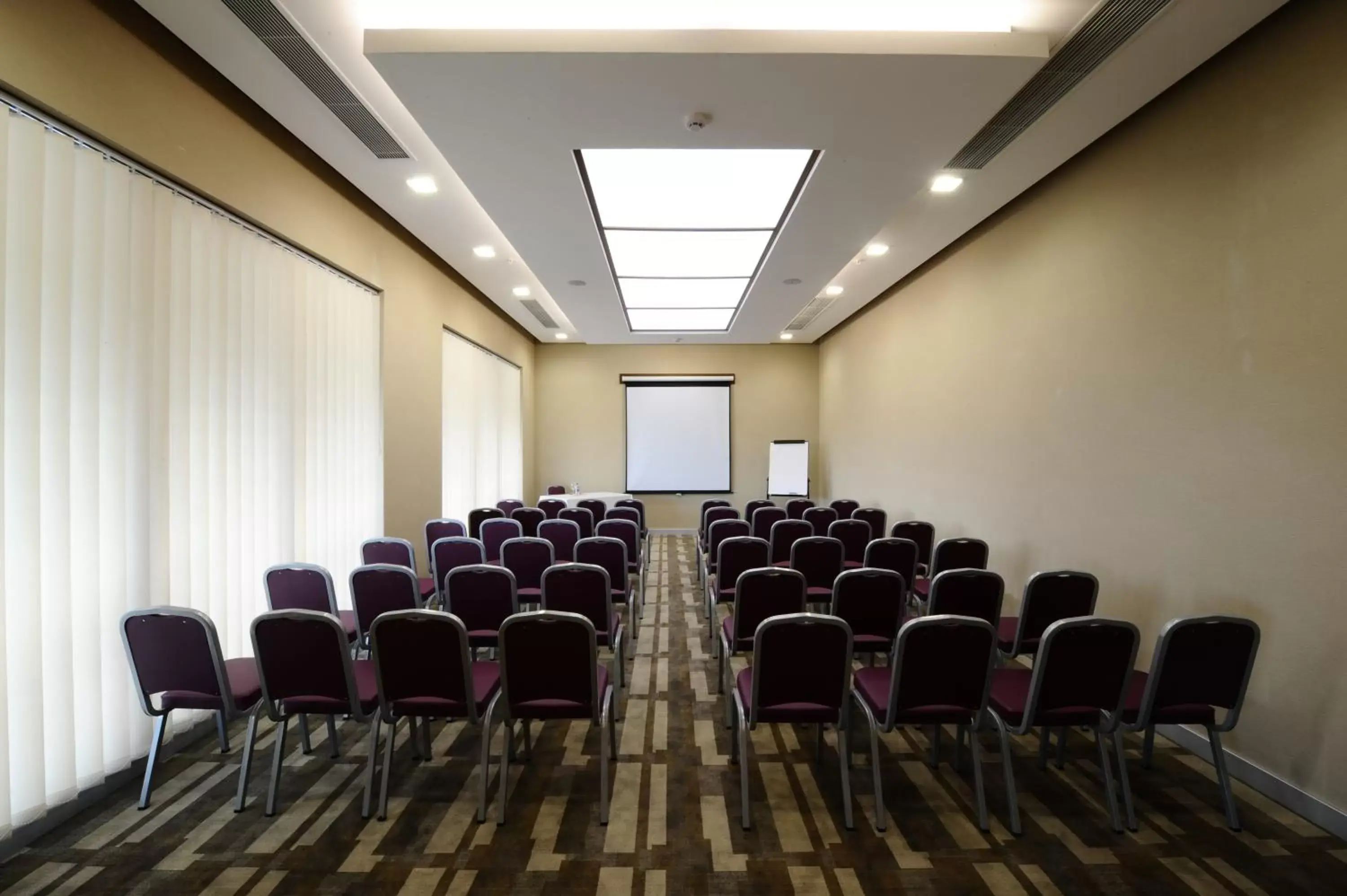 Business facilities in Ramada by Wyndham Podgorica