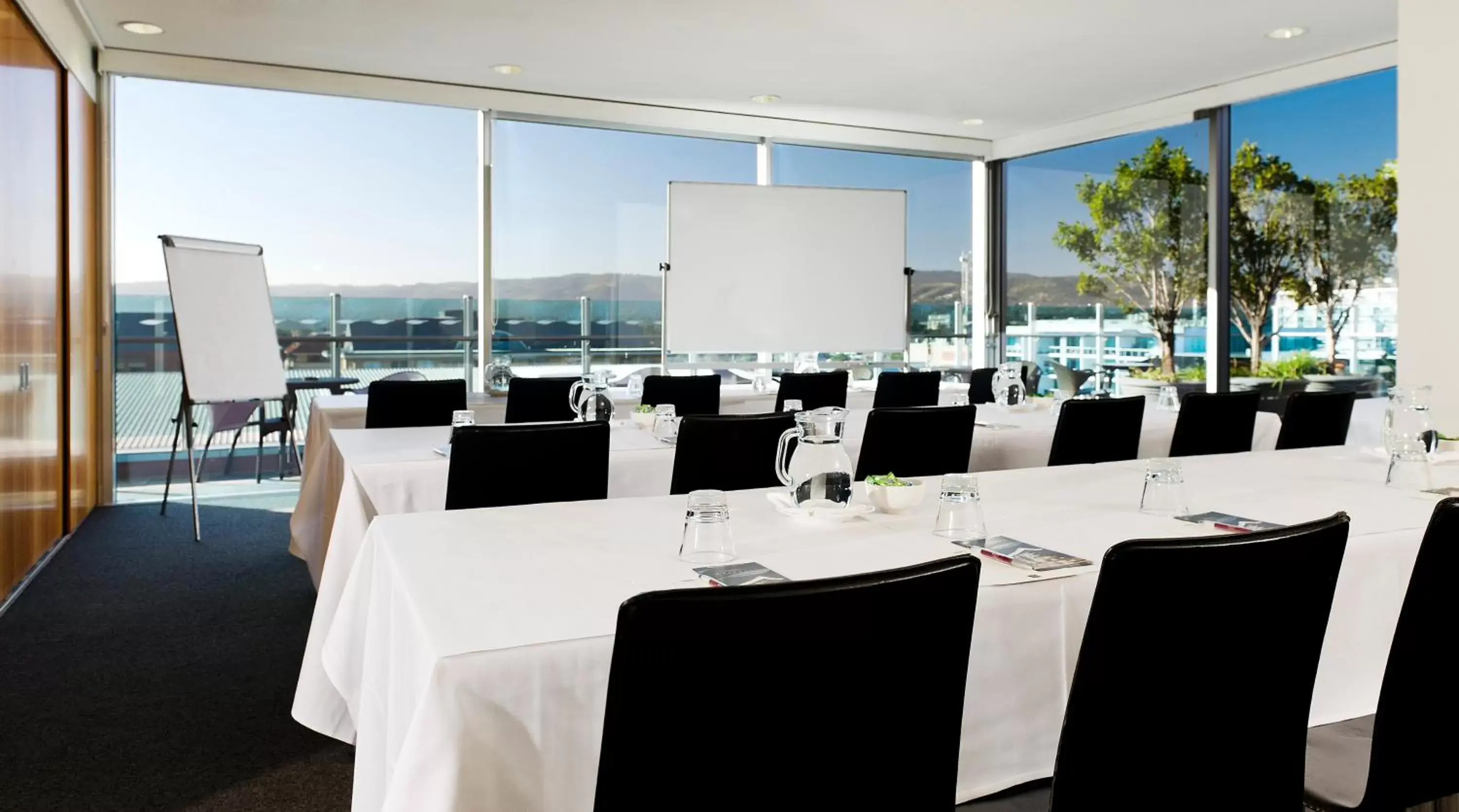 Business facilities in Majestic Roof Garden Hotel