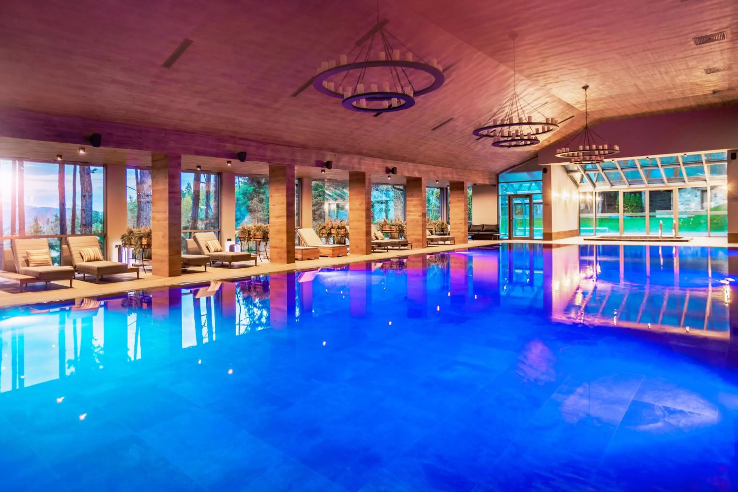 Swimming pool in Kashmir Wellness & SPA Hotel Adults Only