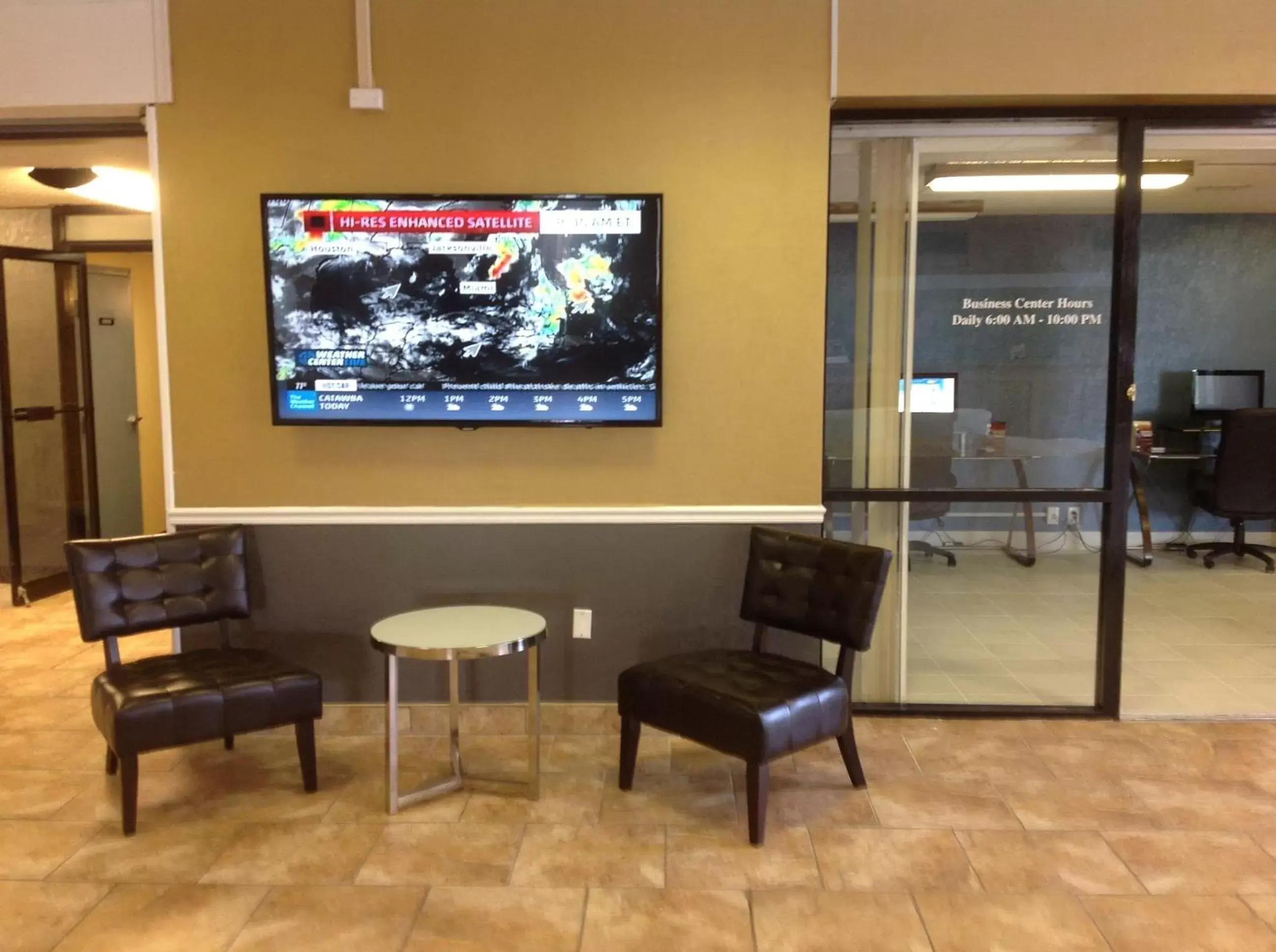Lobby or reception, TV/Entertainment Center in Baymont by Wyndham Salem Roanoke Area
