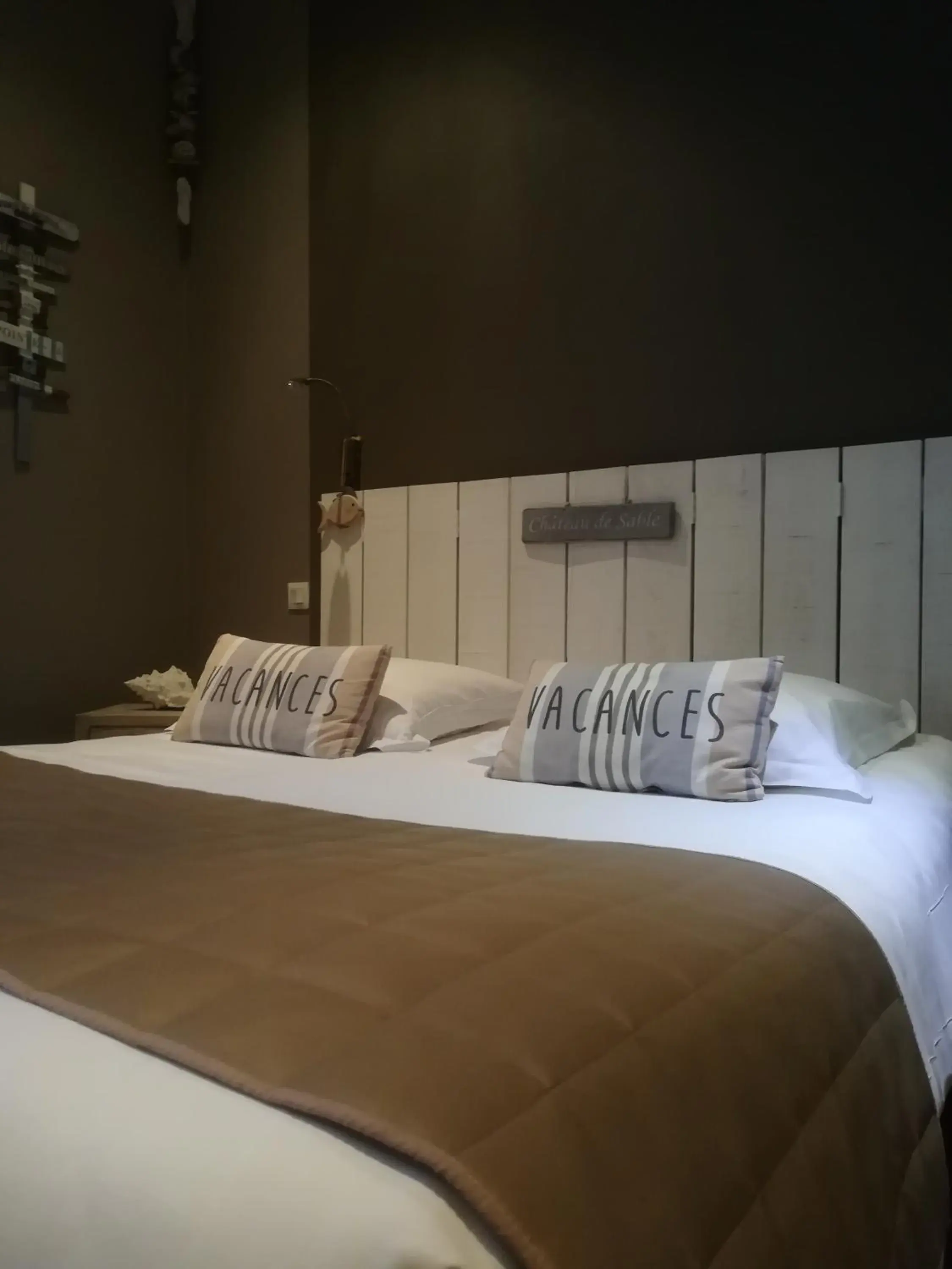 Bedroom, Bed in France Hôtel