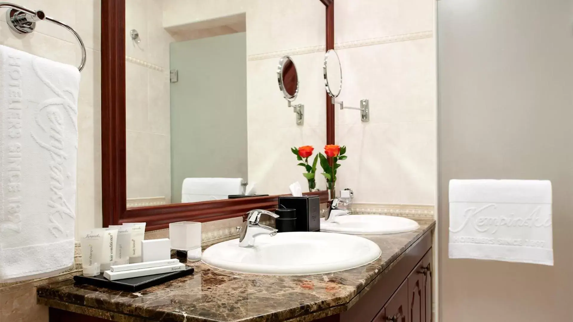 Bathroom in Kempinski Hotel & Residences Palm Jumeirah Bathroom in Kempinski Hotel & Residences Palm Jumeirah