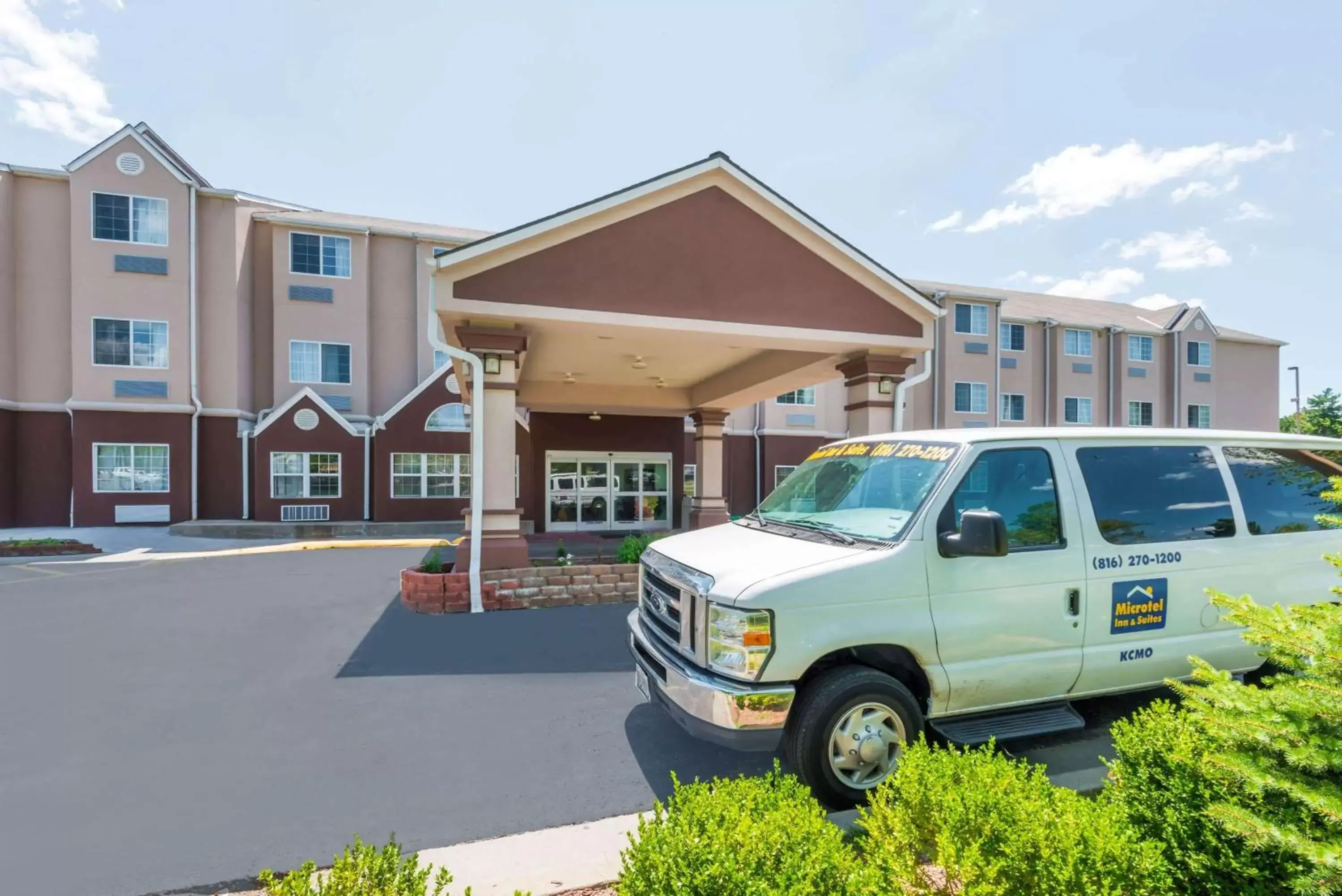 Property Building in Microtel Inn & Suites by Wyndham Kansas City Airport