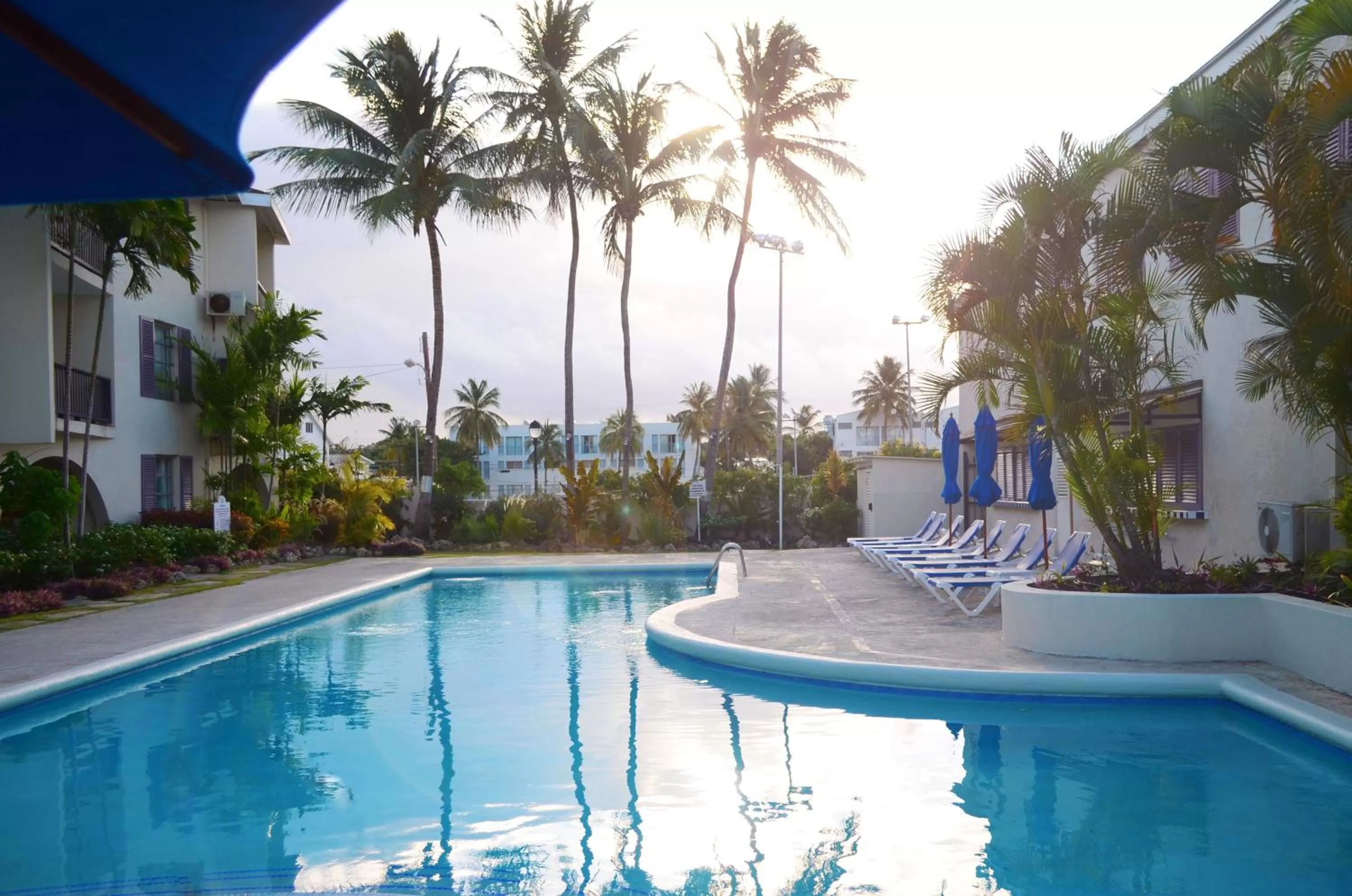 Property building, Swimming Pool in Infinity on the Beach