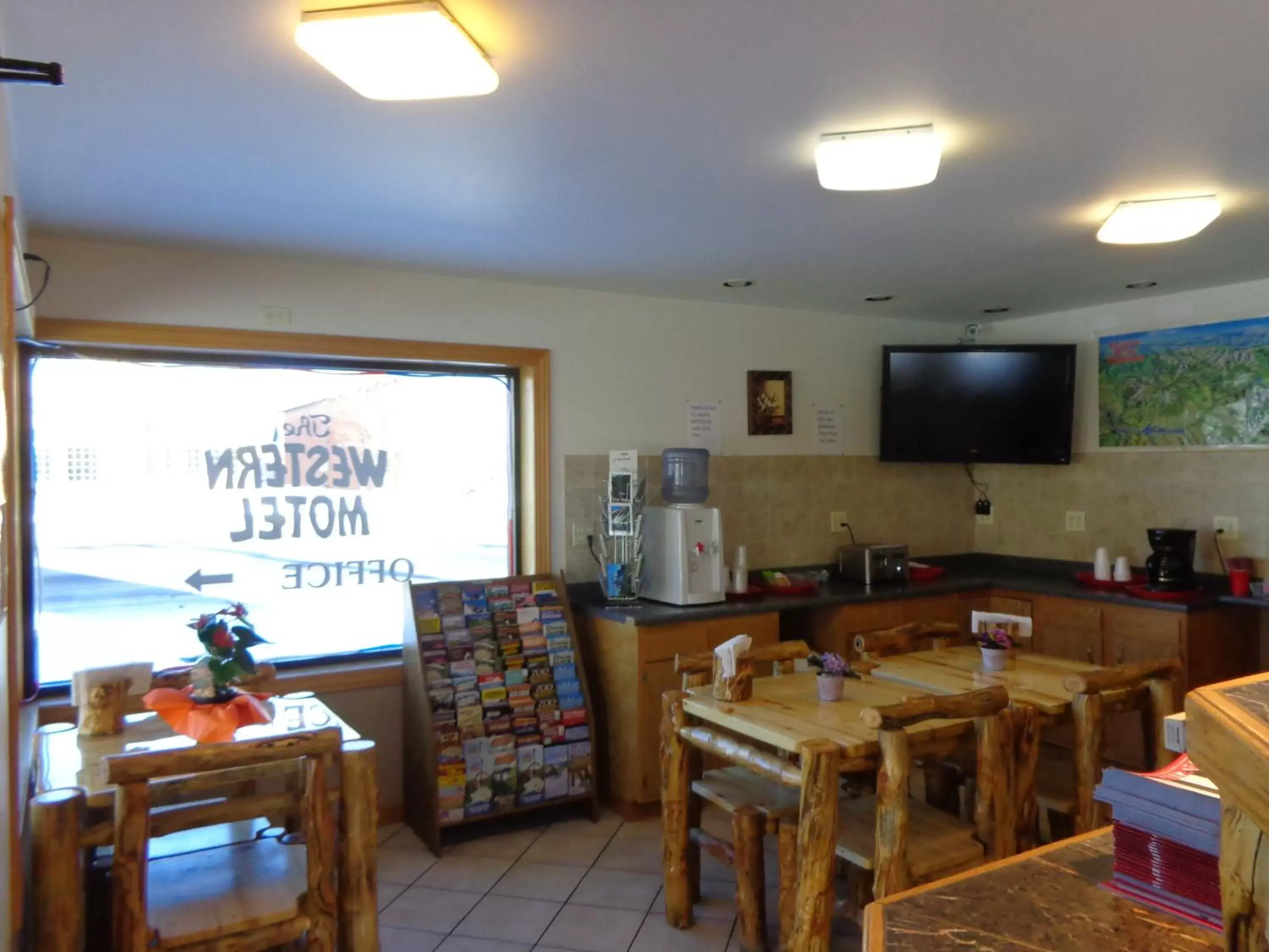 Lobby or reception, Restaurant/Places to Eat in Western Motel