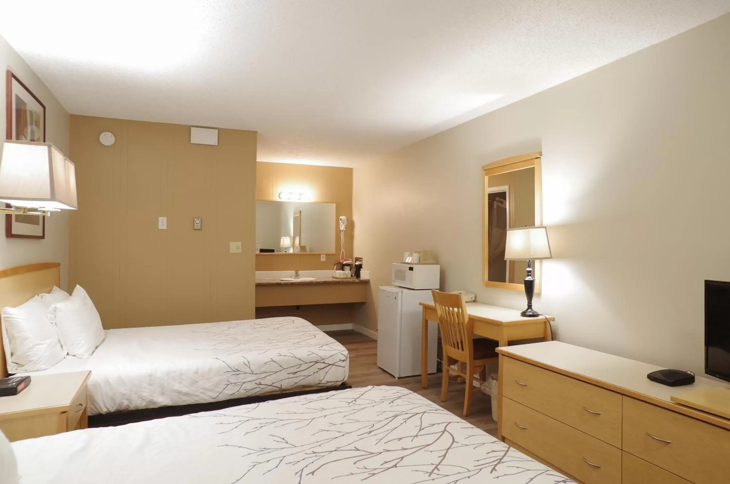 Bed in Canadas Best Value Inn and Suites Fernie