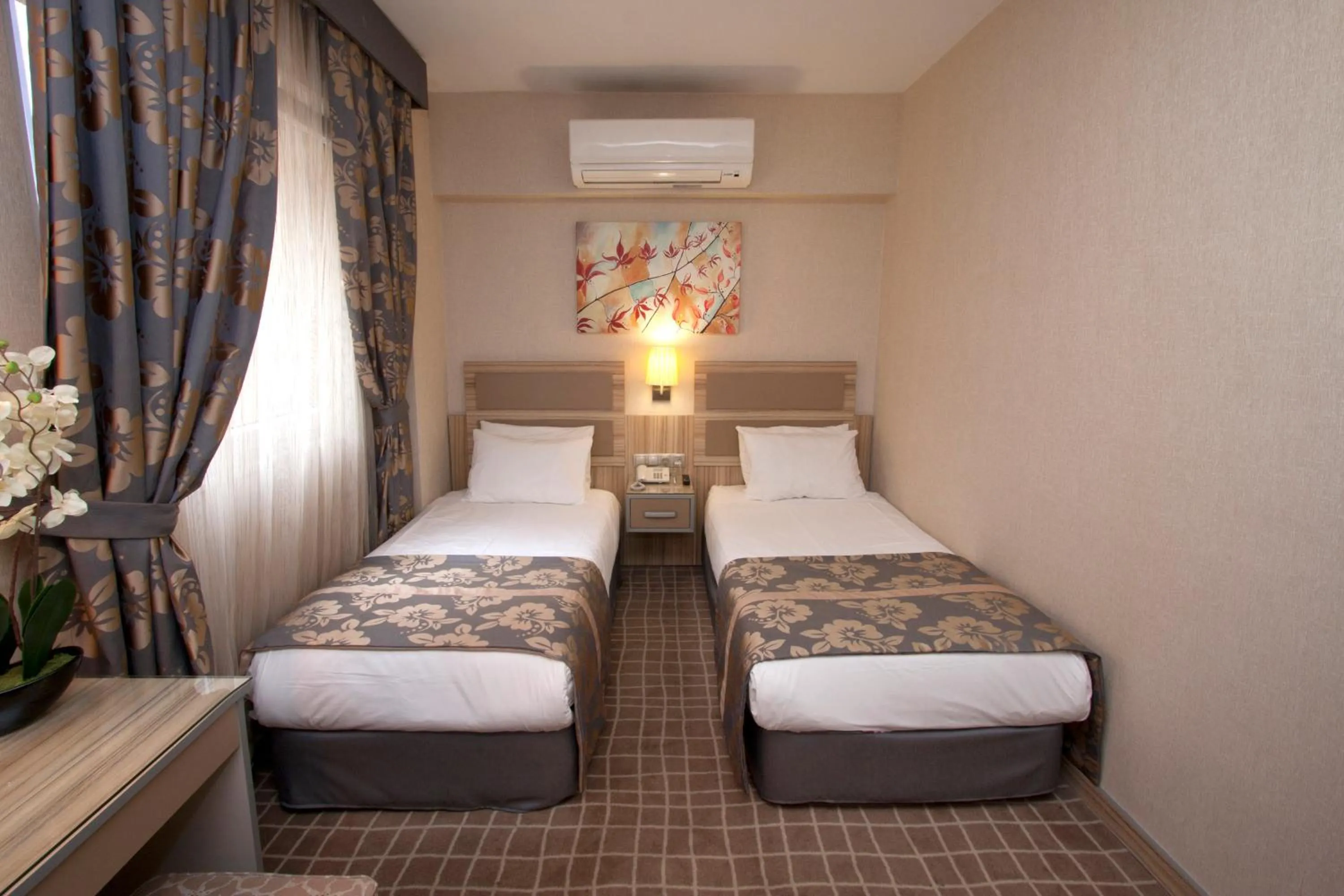 Photo of the whole room, Bed in Nanda Hotel