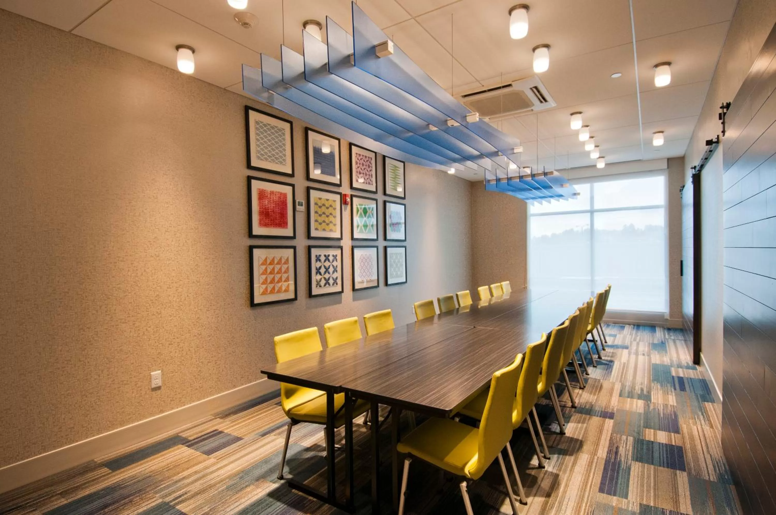 Meeting/conference room in Holiday Inn Express & Suites Johnstown by IHG