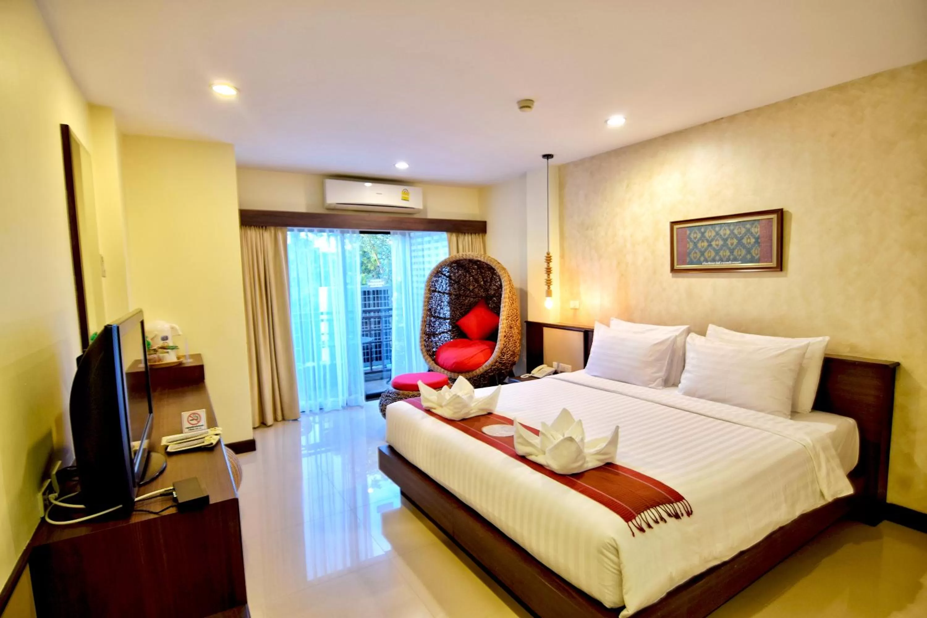 Bed in Phanomrungpuri Hotel Buriram