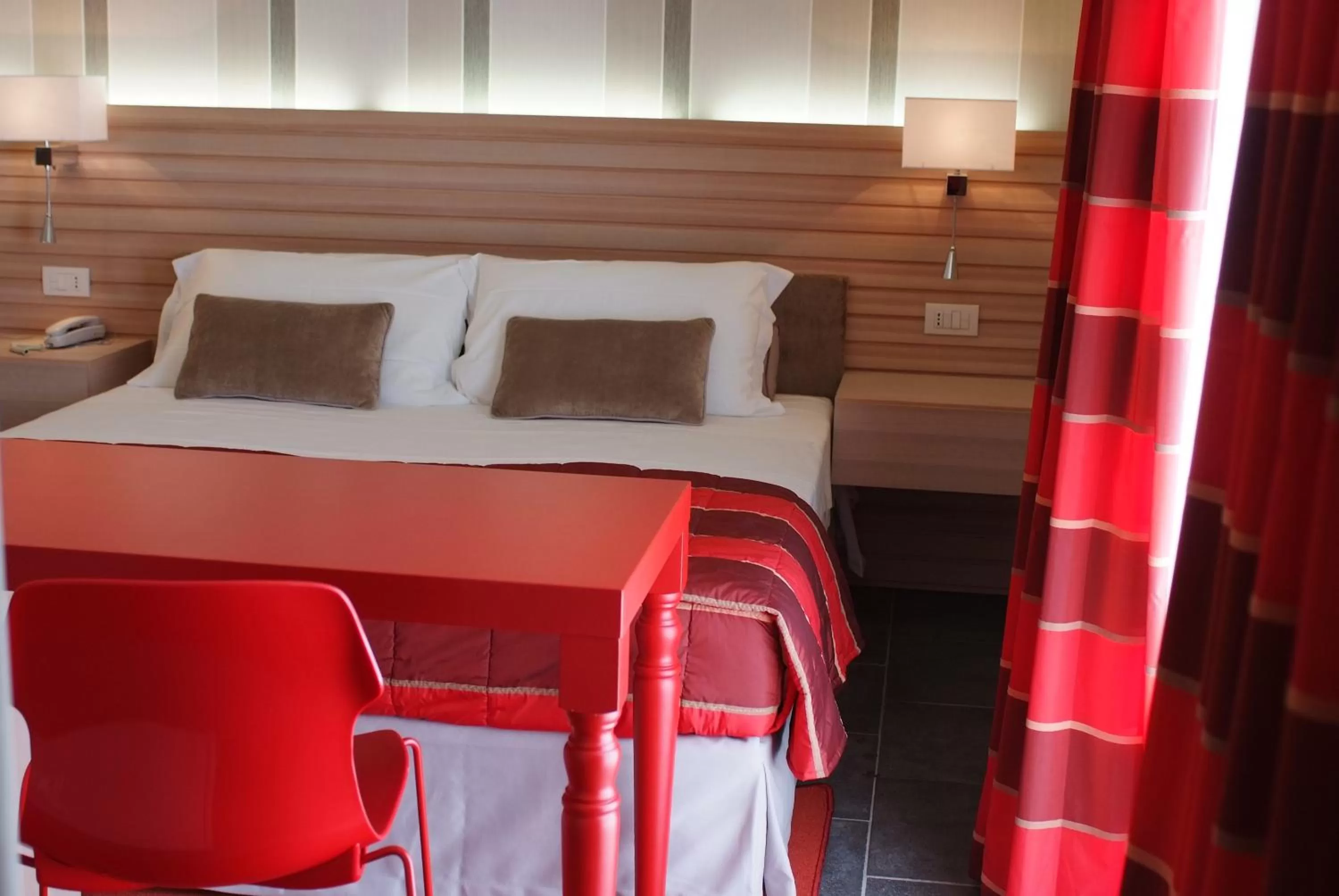 Photo of the whole room, Bed in El Homs Palace Hotel