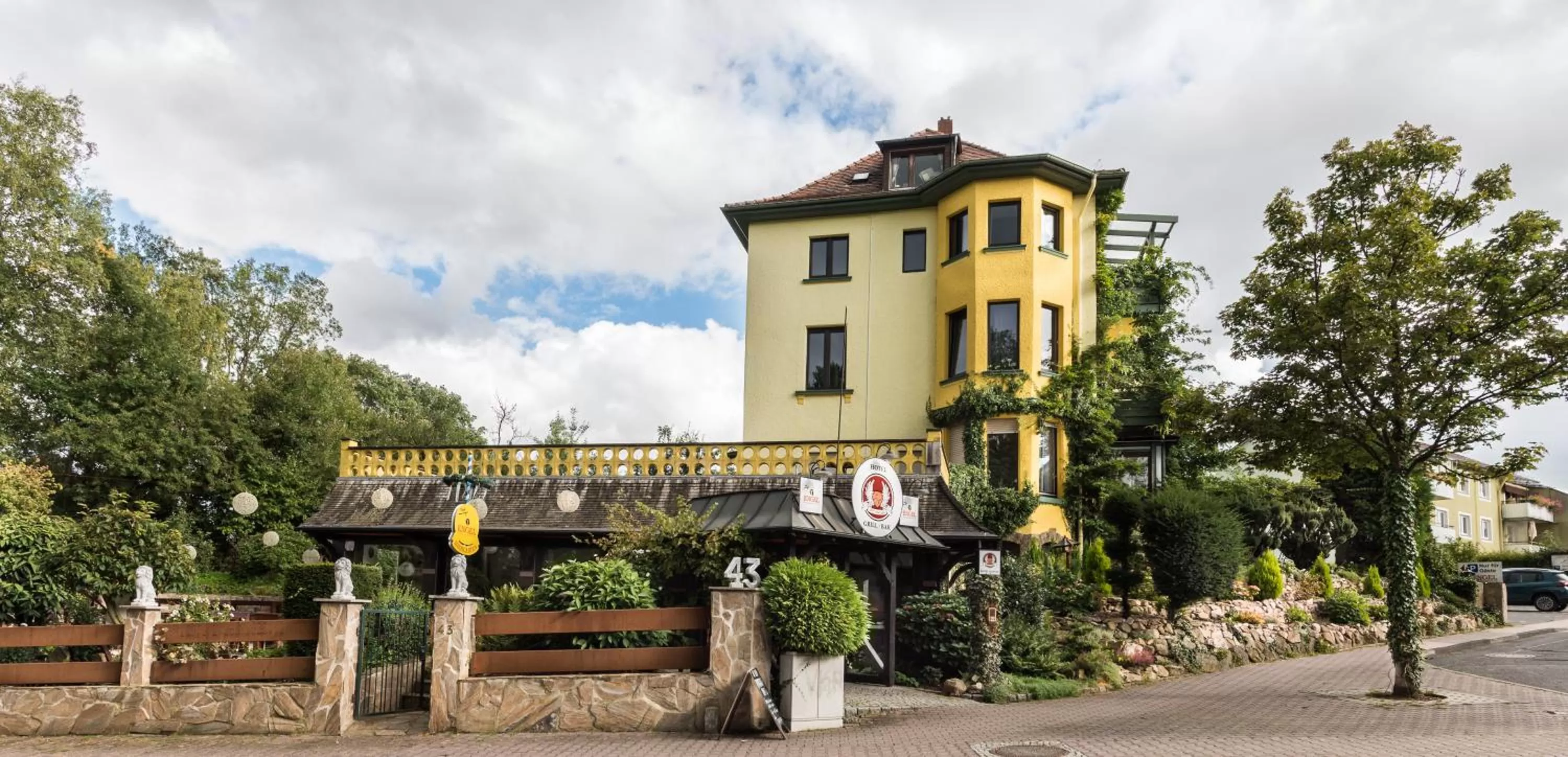 Facade/entrance in Engel Hotel Grill Bar