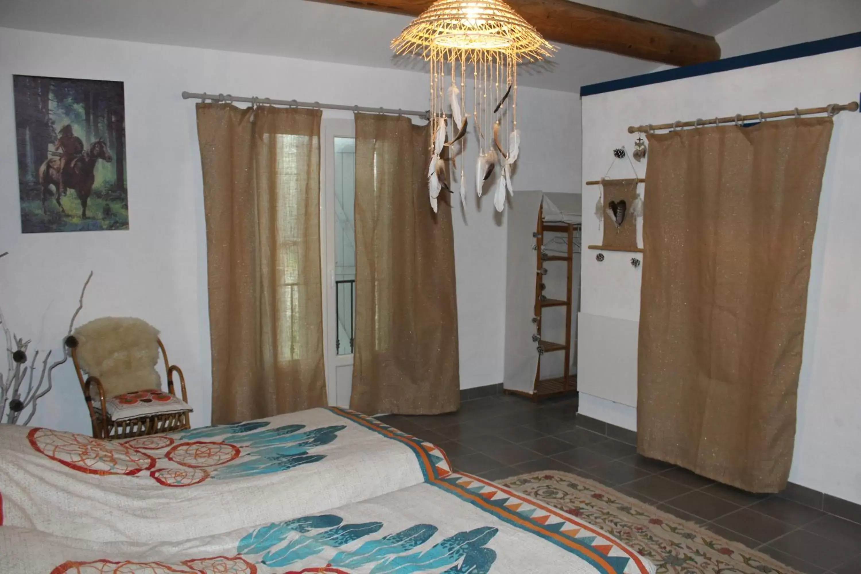Bed in La Sarriette, Chambres d'hôtes et gîte d'étape à Eygalieres 13810