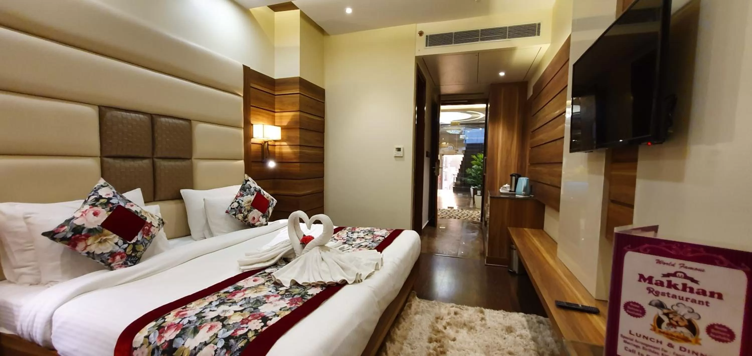 Bed in Hotel Makhan Residency