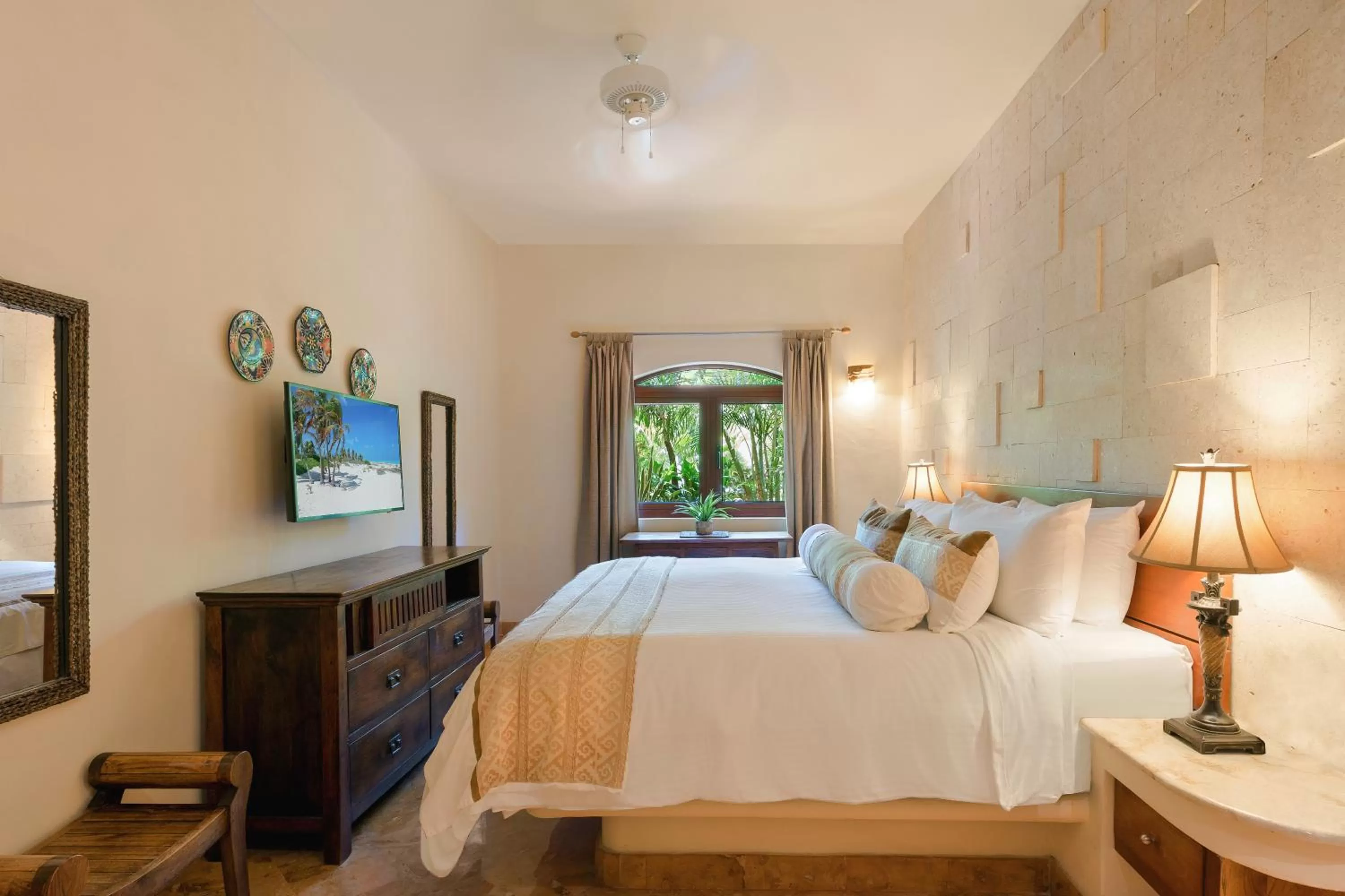 Bed in Porto Playa Condo Hotel and Beach Club