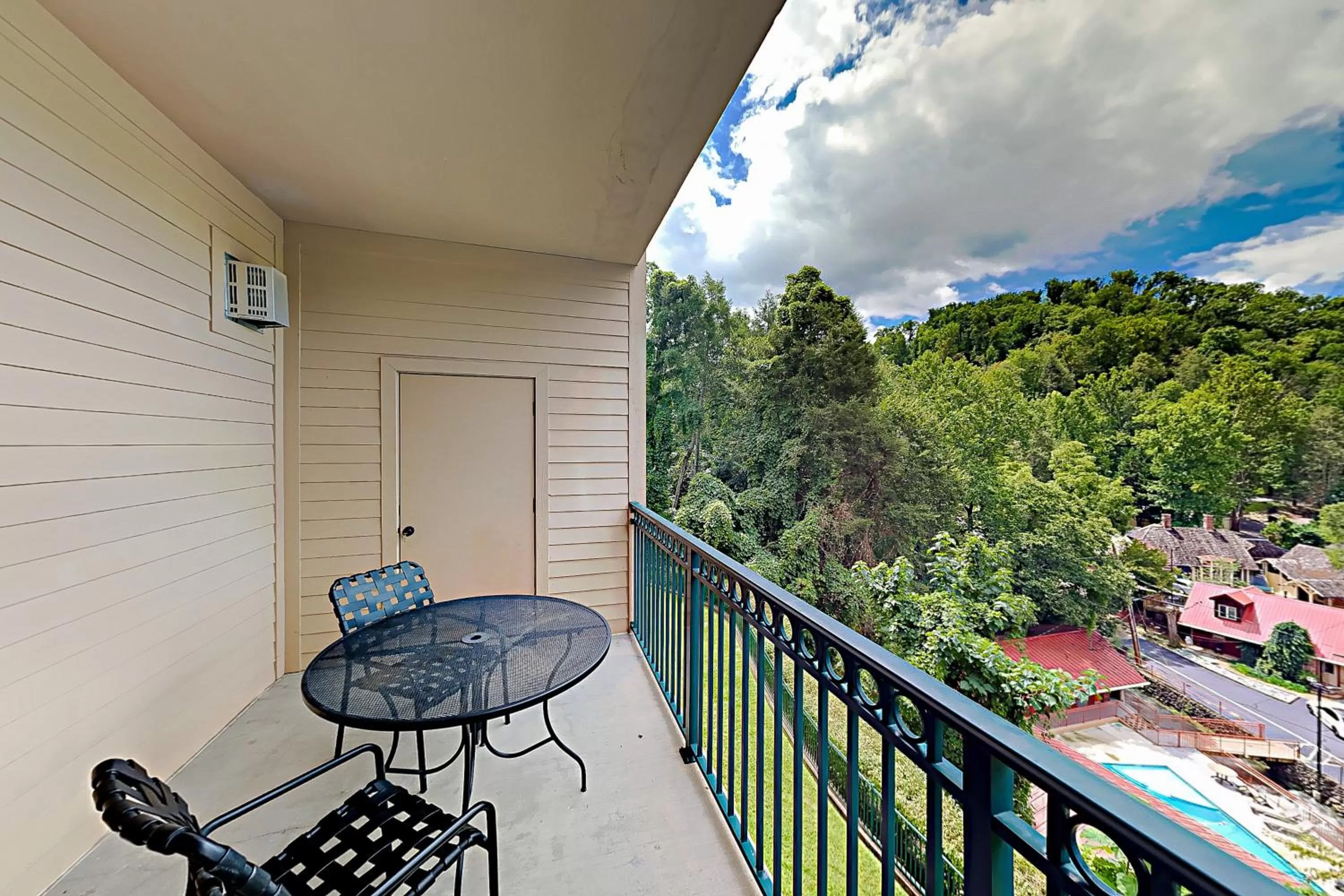 Balcony/Terrace in Summit Manor Condos Unit B3052