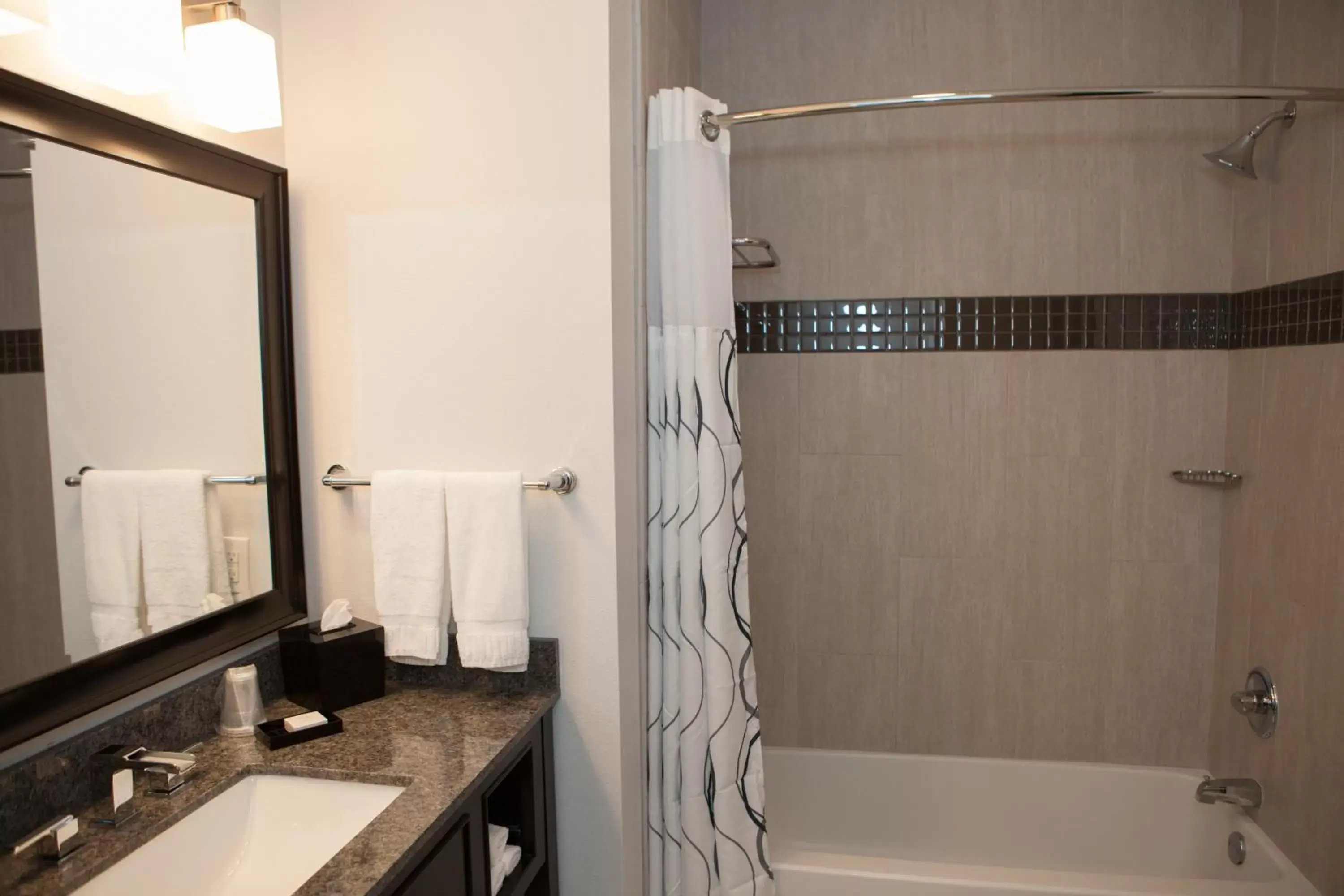 Bathroom in La Quinta Inn & Suites by Wyndham Lubbock Southwest