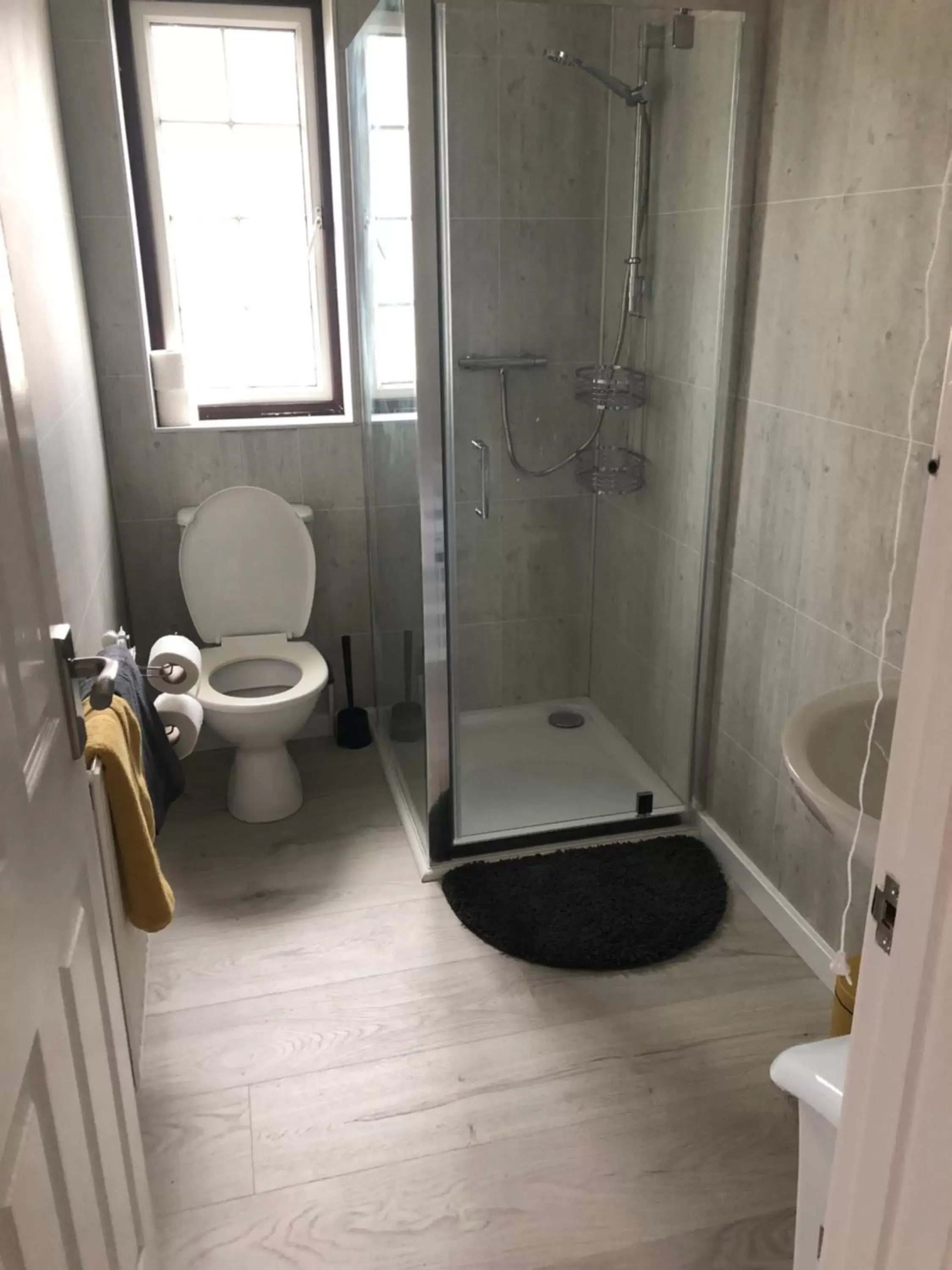 Shower, Bathroom in Highgate Inn Hotel