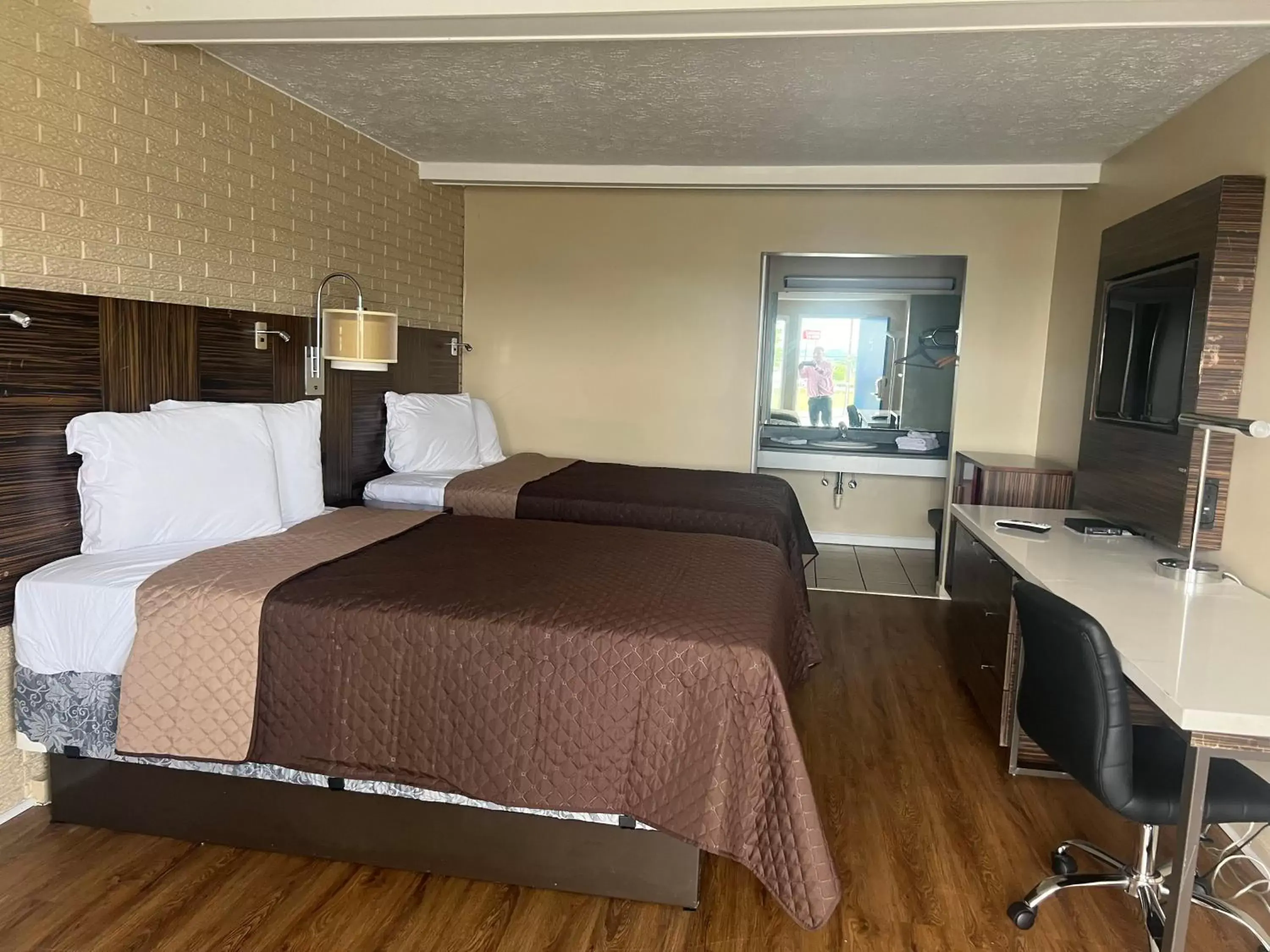 Photo of the whole room, Bed in Towne inn