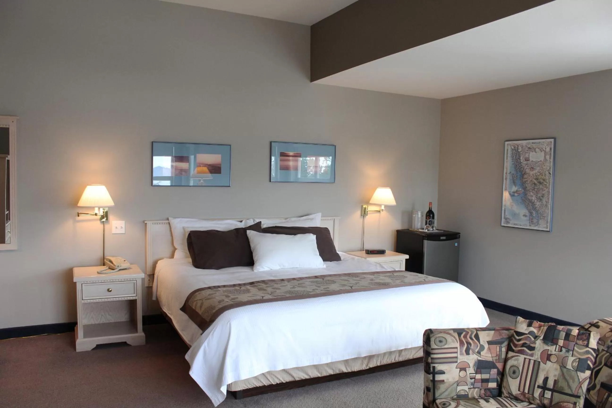 Bed in Quarterdeck Inn Port Hardy